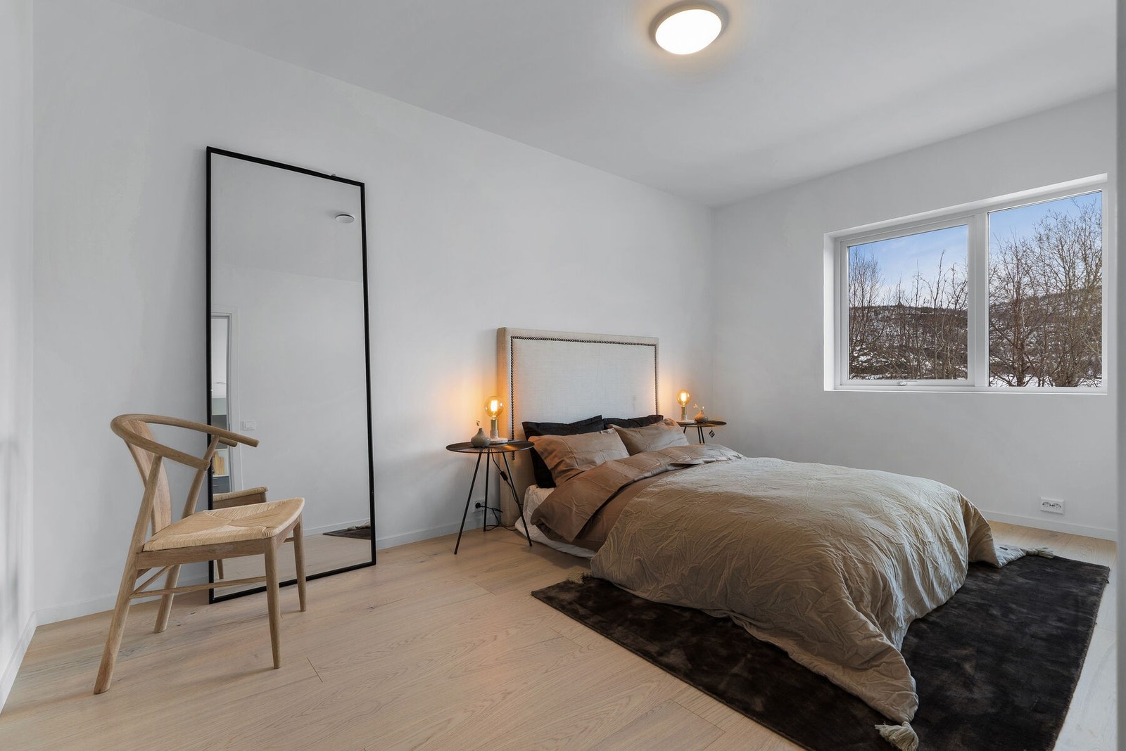 Romslige soverom med god plass til garderober Galleribilde