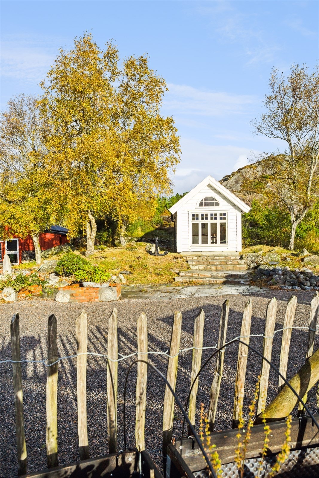 I 2020 ble det også oppført et lysthus og en utebod på eiendommen. Galleribilde