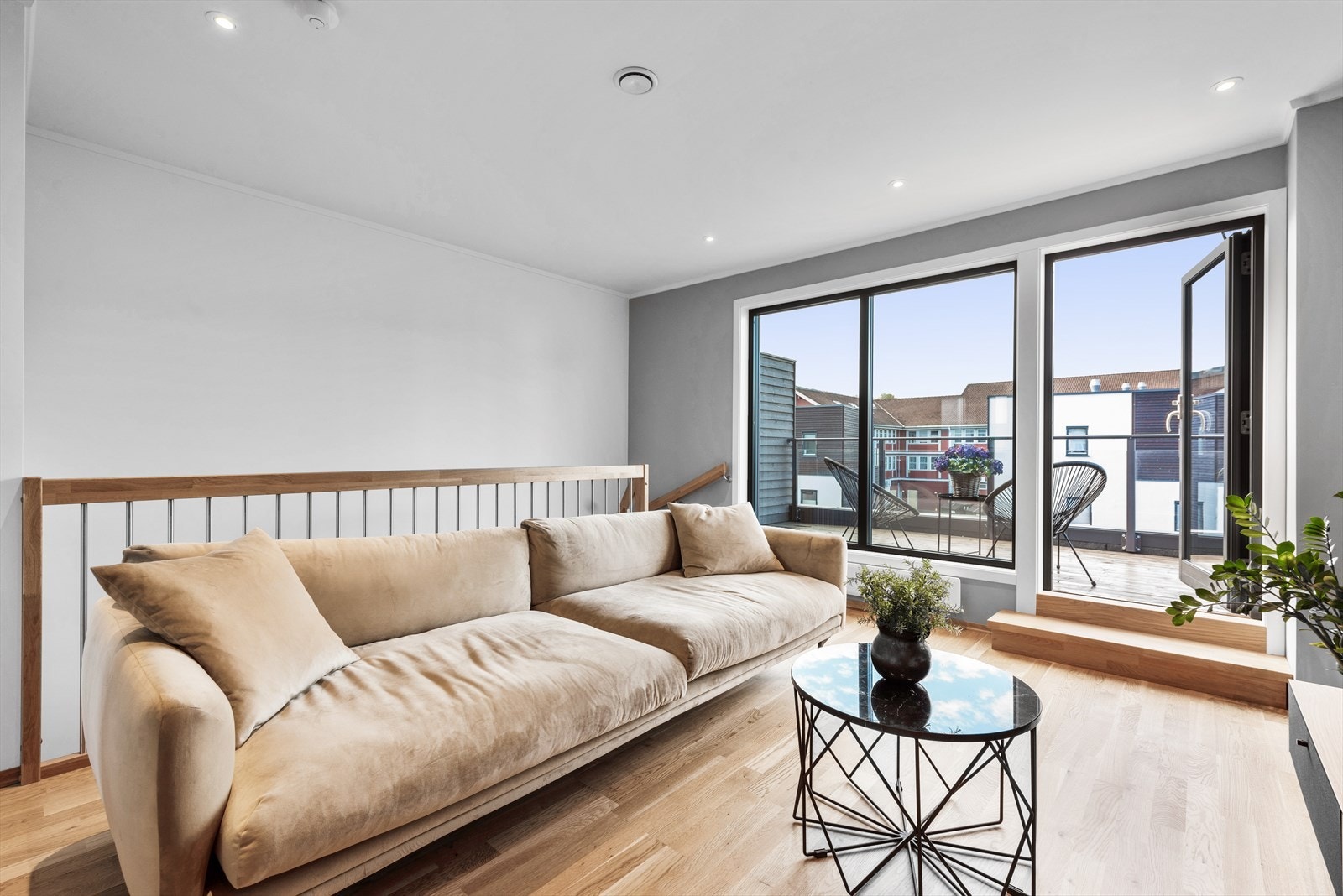 Det er god plass til sofaseksjon. Galleribilde