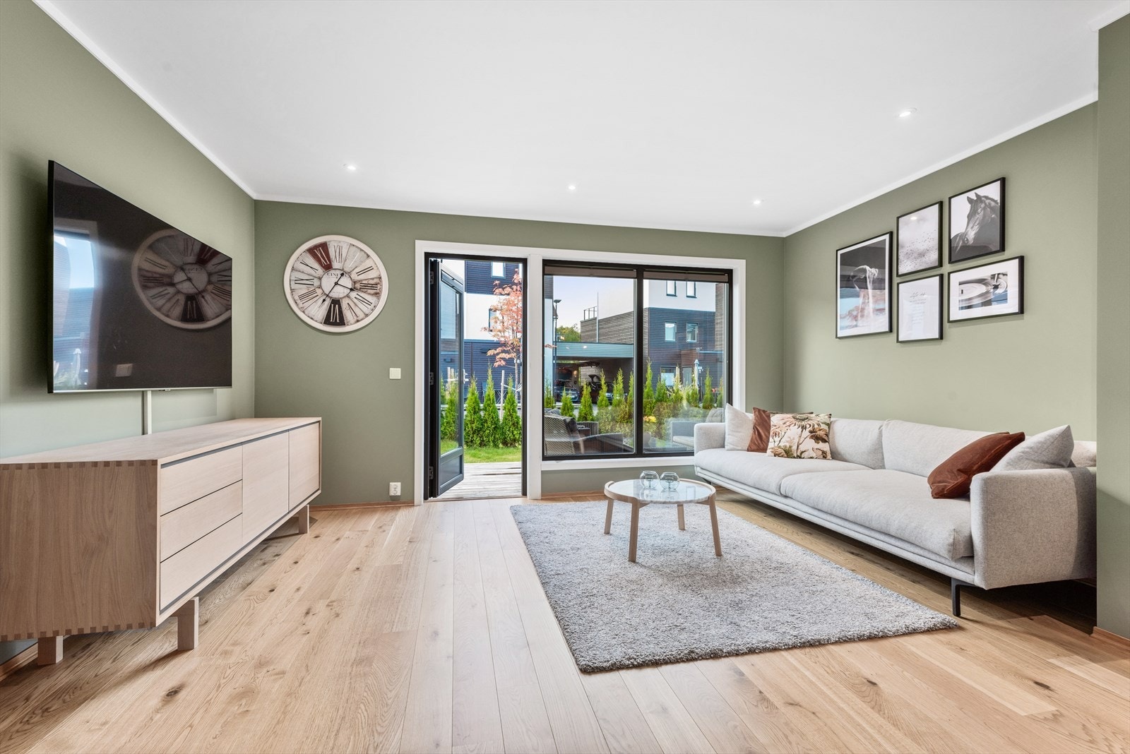 Flere av rommene har utstrakt bruk av downlights i himling. Galleribilde