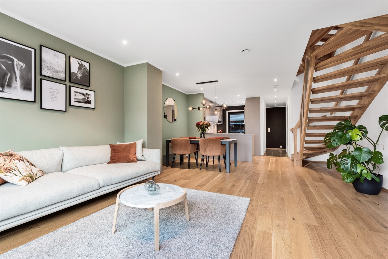 Boligen strekker seg over tre plan og har en innholdsrik planløsning. Galleribilde