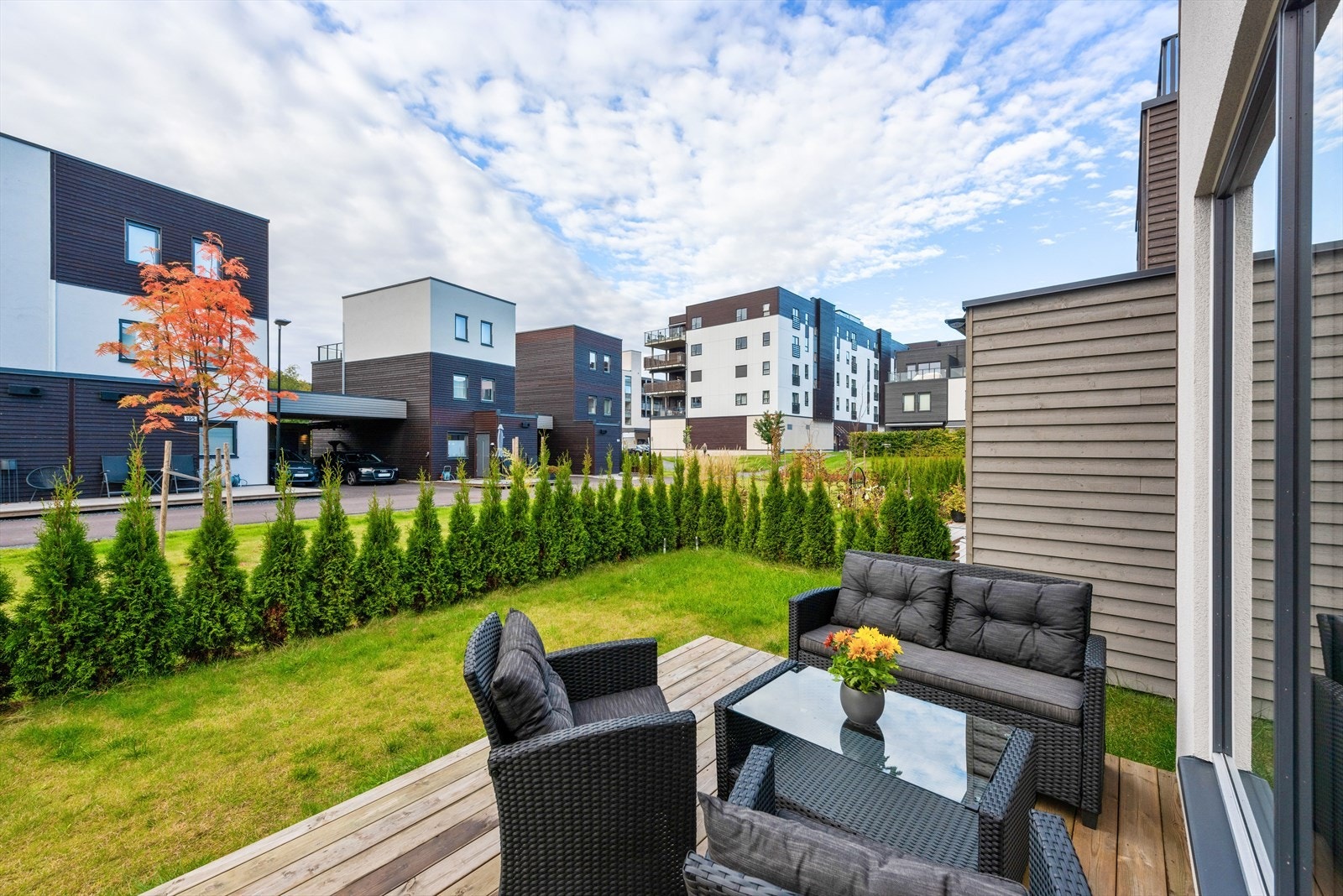 Fra stuen er det utgang til markterrasse. Galleribilde