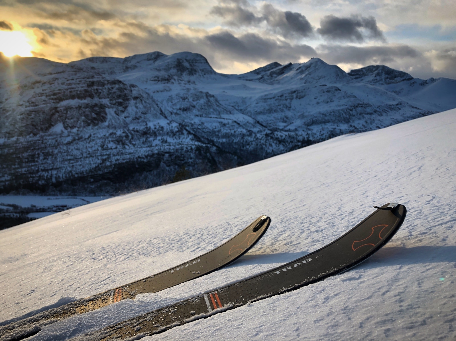 Skituren starter utenfor hyttedøra, og etter en times tid kan denne utsikten nytes Galleribilde