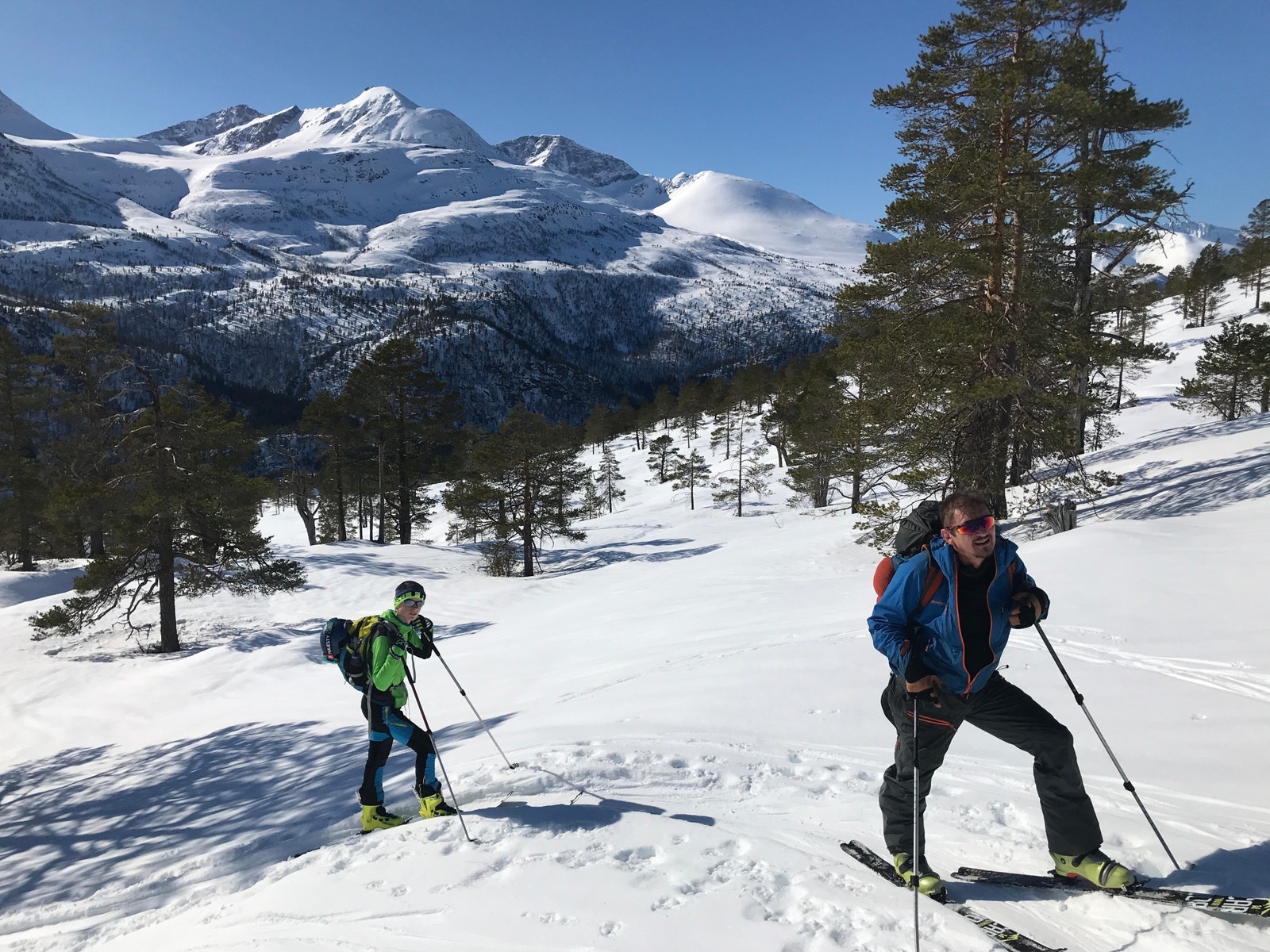På tur opp lia, som av mange er beskrevet som den fineste i landet Galleribilde