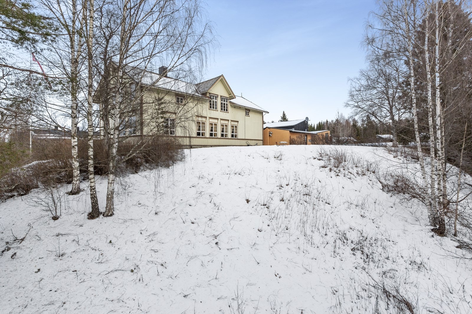 Ærverdig og herskapelig enebolig med to hybler. Galleribilde
