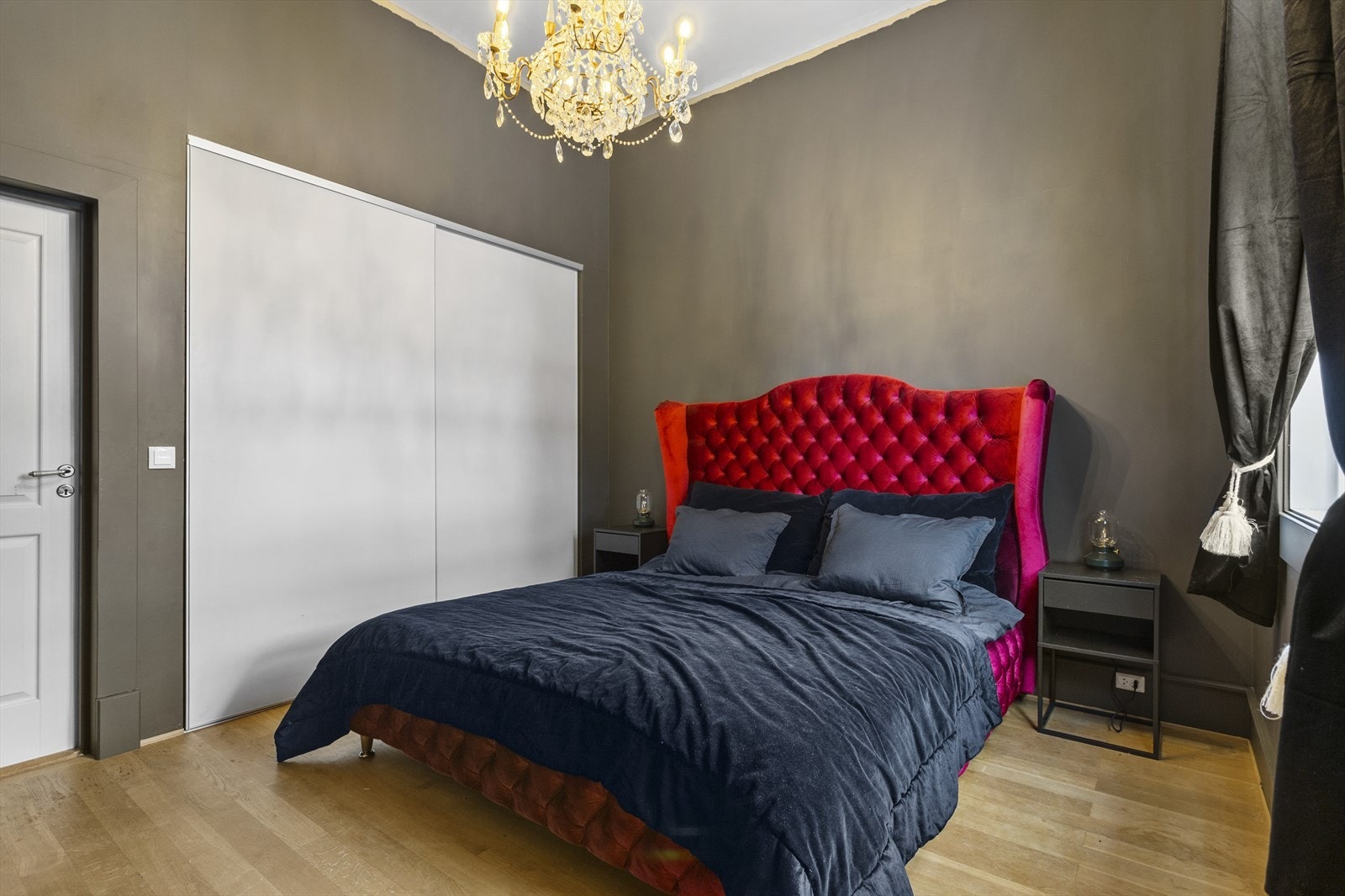 1.etg.: Soverom 1. Galleribilde