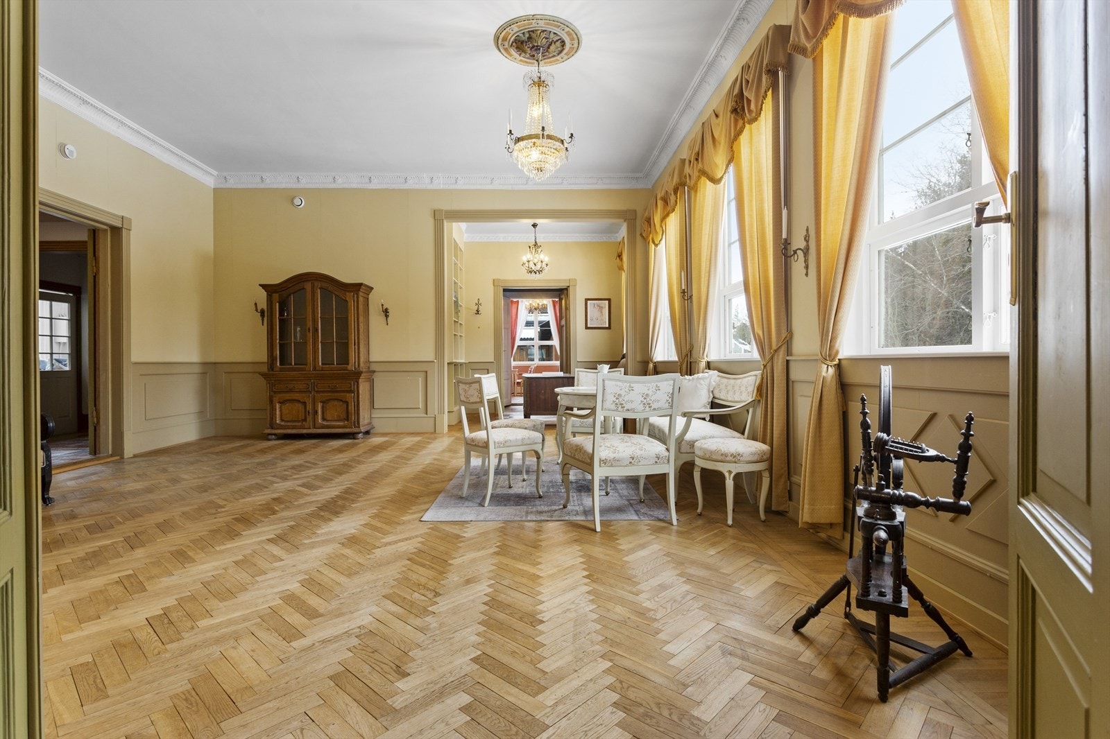 1.etg.: Stue. Galleribilde