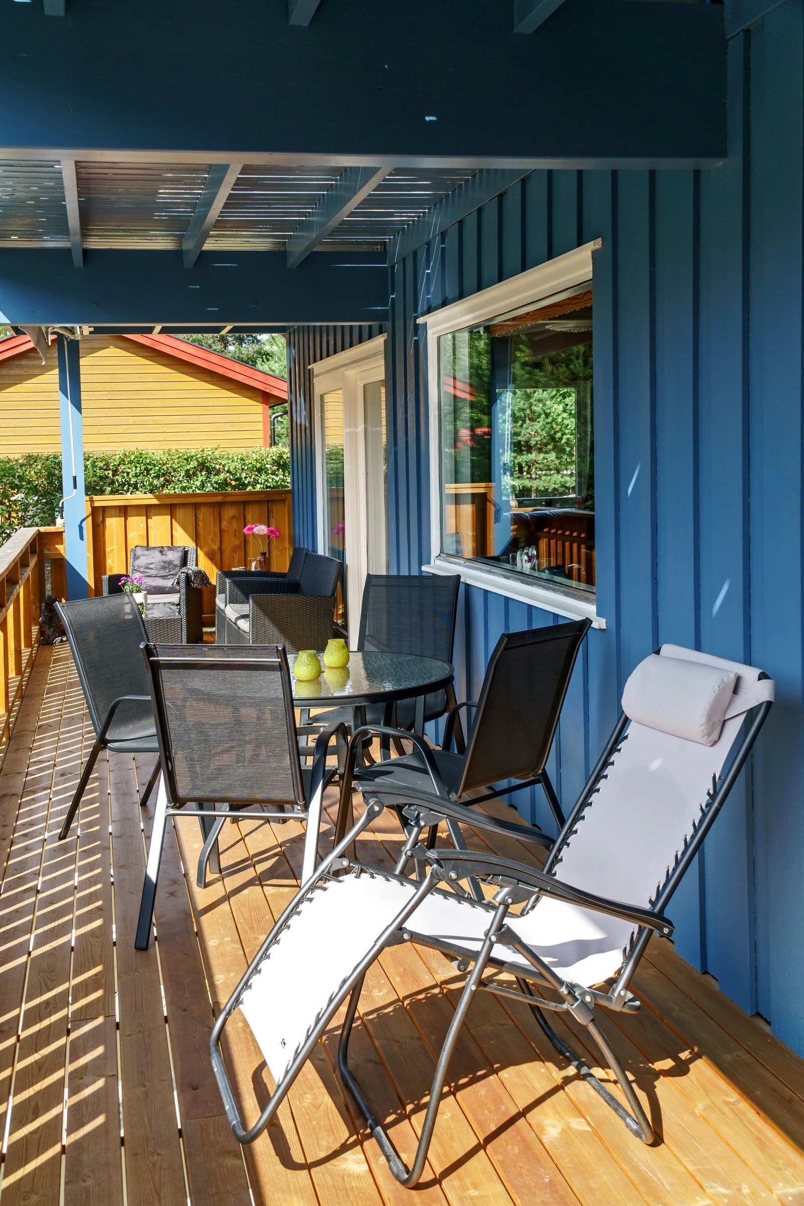 På terrassen er det god plass til ønskelig møblement. Galleribilde