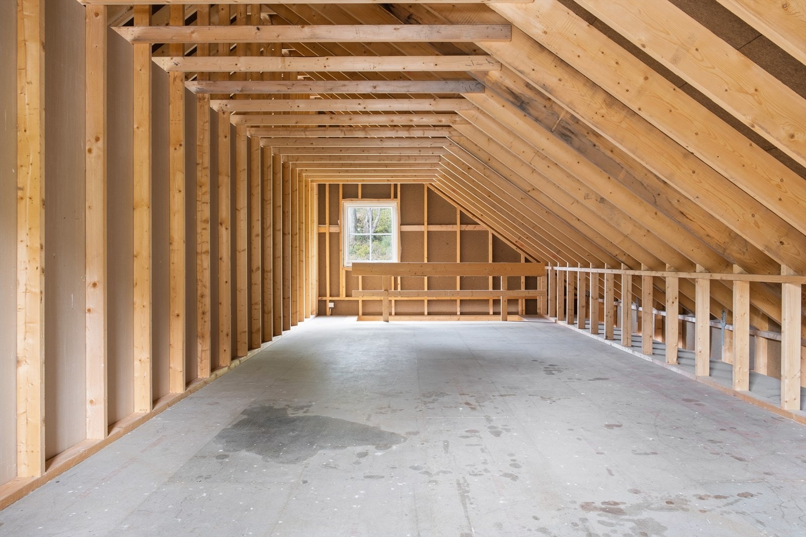 Loft har en gulvflate på ca. 31 kvm ihht. Matrikkelen. Galleribilde