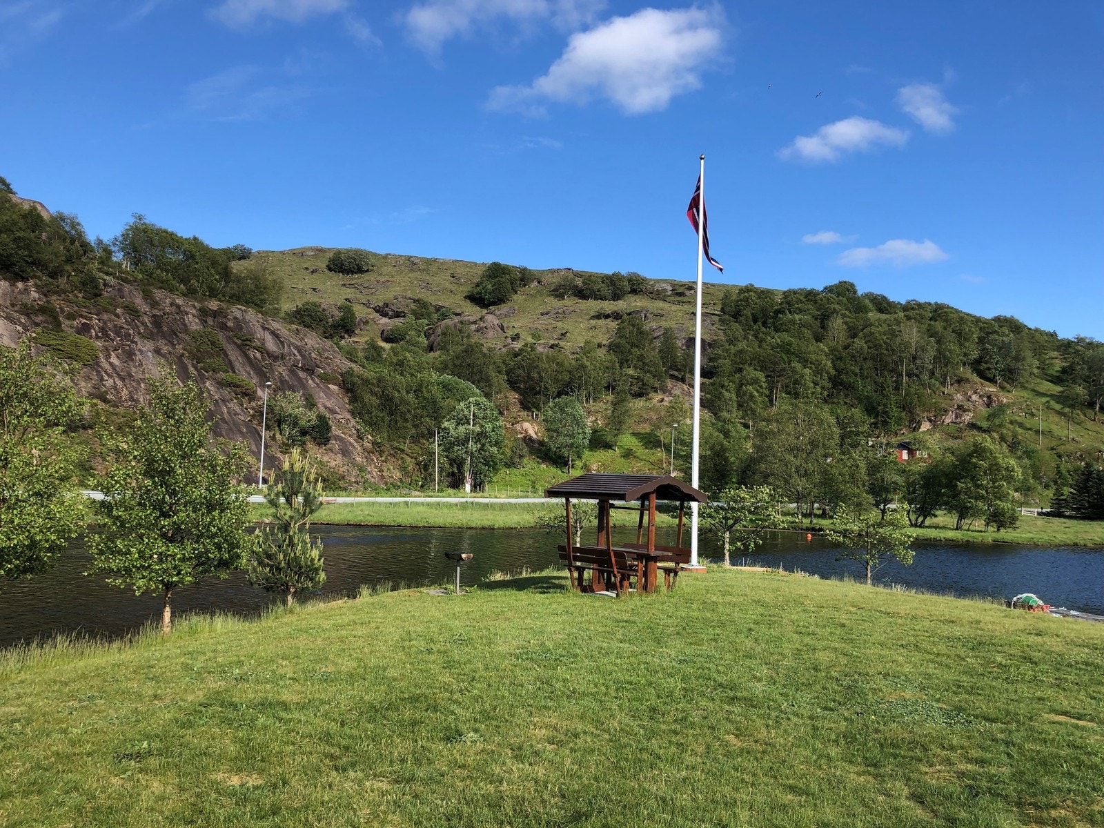 Koselig fellesområde med benker. Galleribilde
