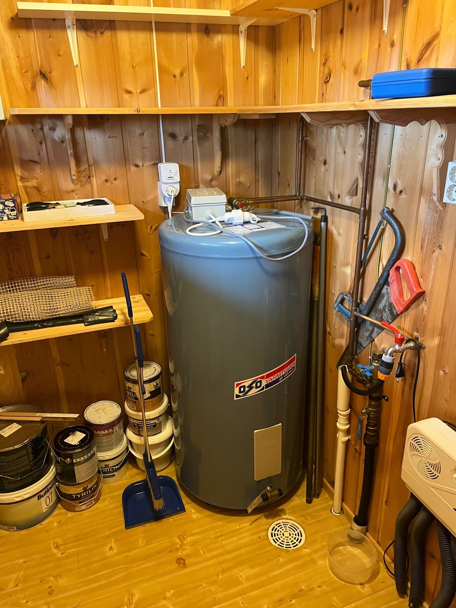 Bod med varmvannsbereder Galleribilde