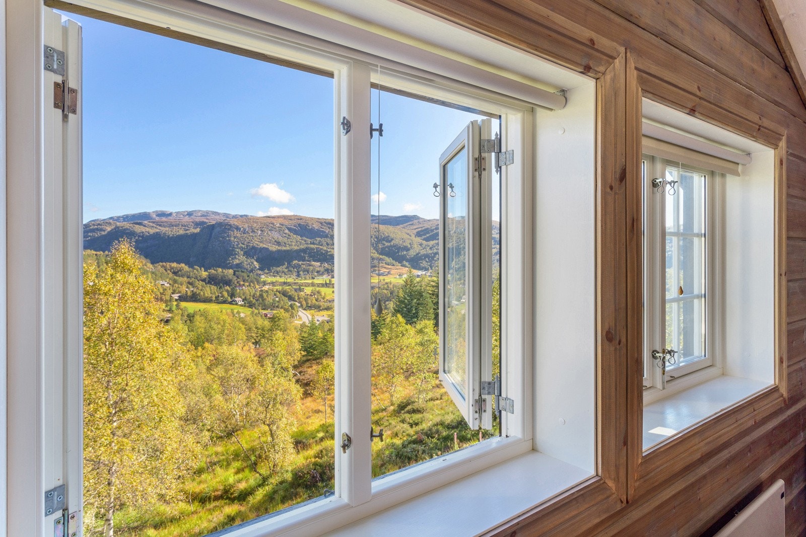 1.et. Utsikt fra loftstue Galleribilde