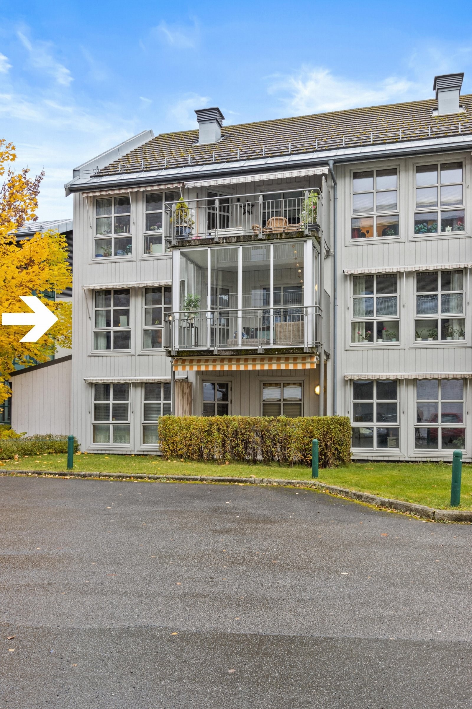 Sameiet består av 12 selveierleiligheter + felles parkering og boder i kjeller. Galleribilde