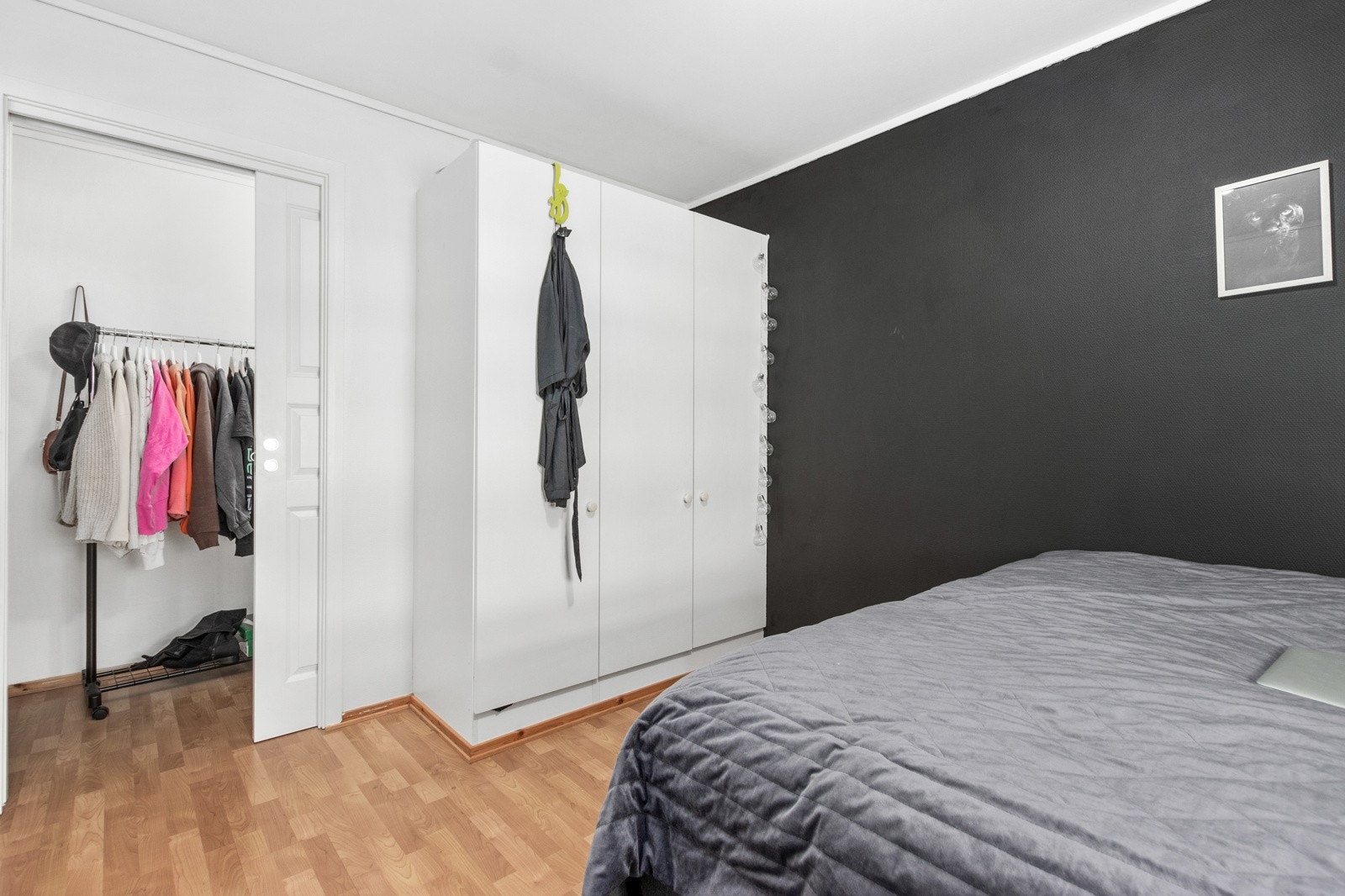 Det største soverommet har adkomst til bod / walk-in-closet. Galleribilde