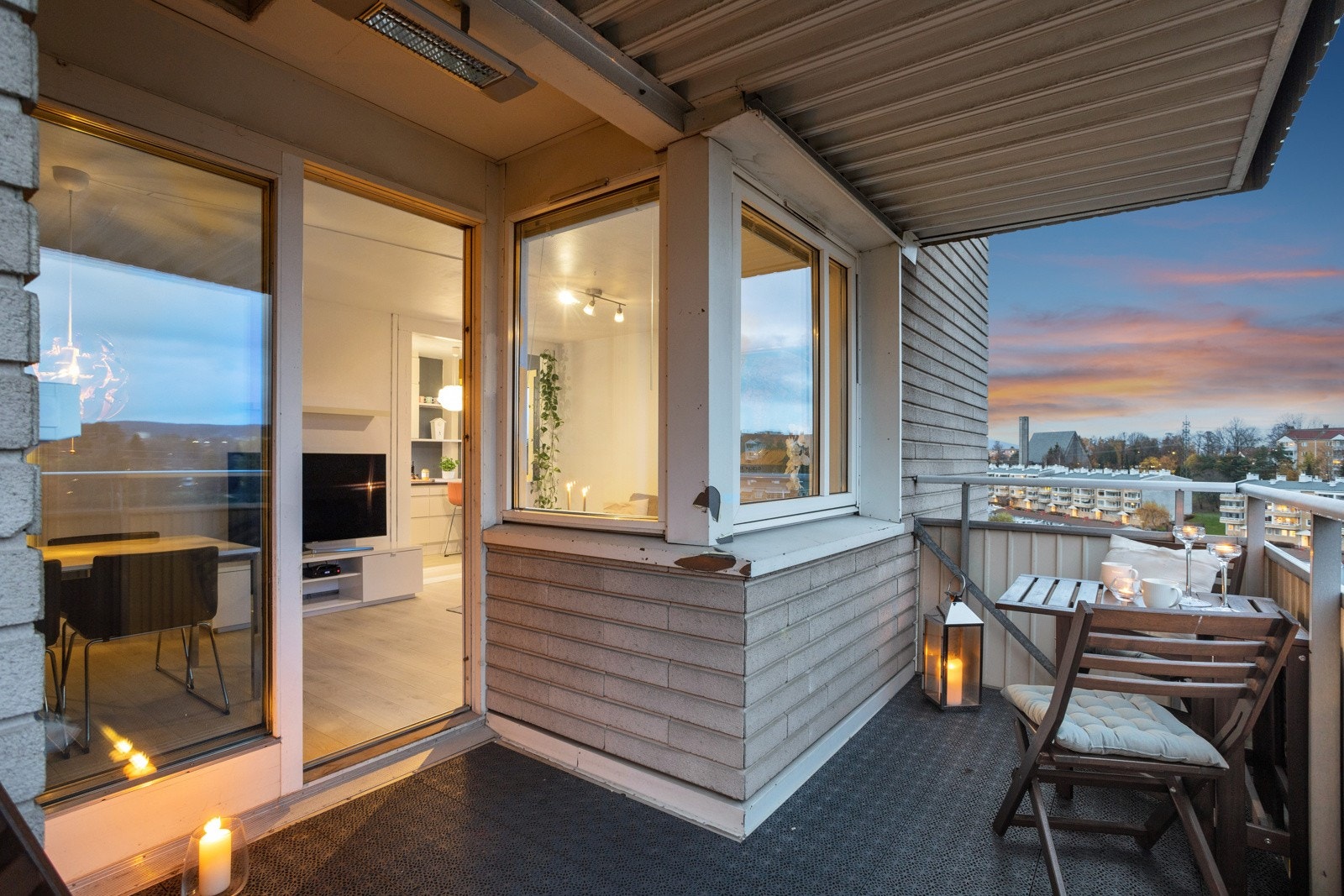 Flott balkong med god plass til utemøbler og grill. Galleribilde
