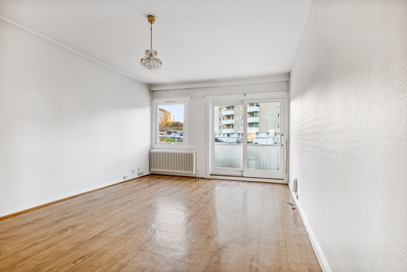 Boligen har behov for oppgradering for å tilfredsstille dagens krav til standard. Dette er en bolig med stort potensiale som passer perfekt for de som ønsker et hjem der de med innsats kan få det slik de selv ønsker. Galleribilde