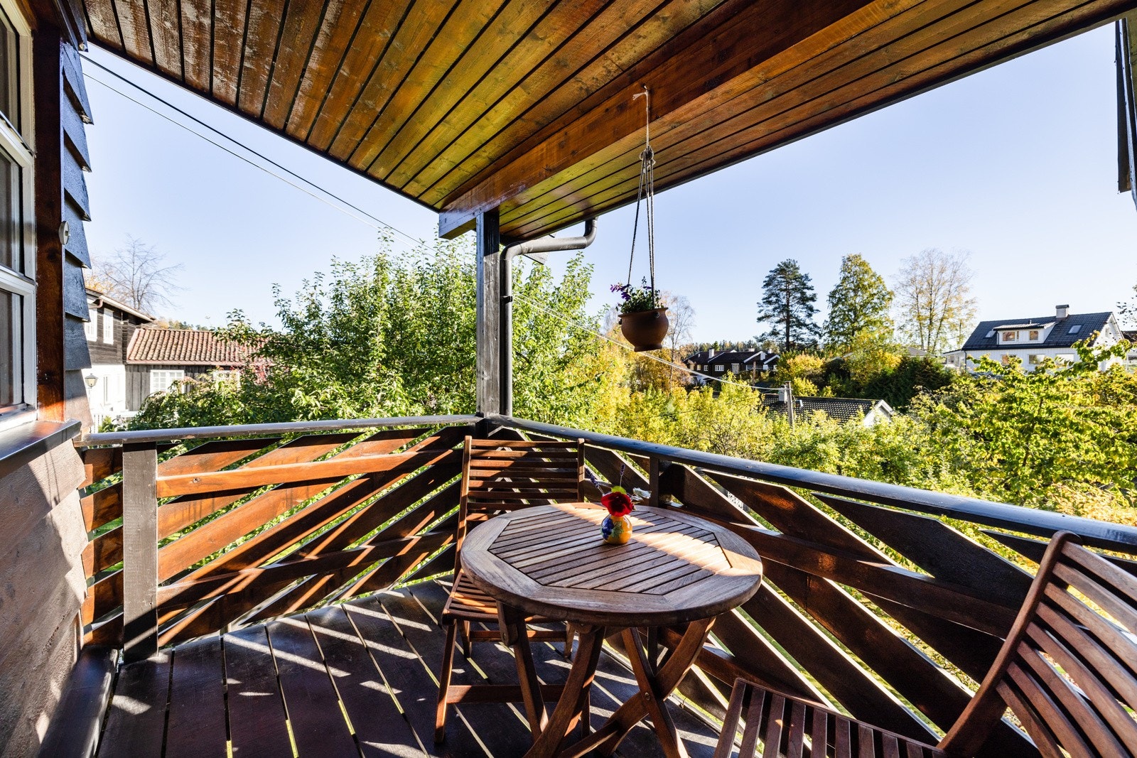 Veranda med utgang fra kjøkkenet, perfekt for å nyte morgenkaffen! Galleribilde