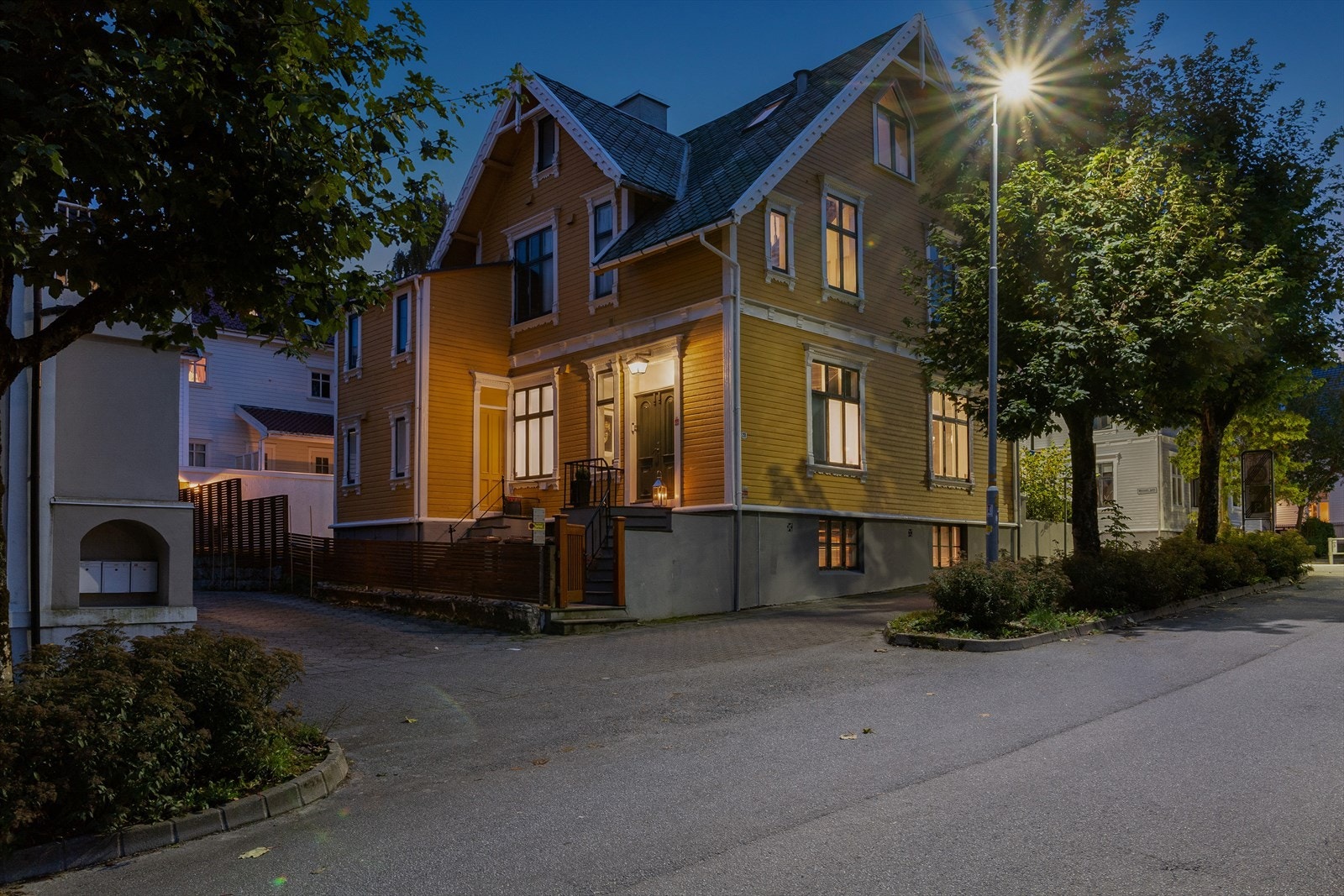 Nabolaget er et regulert spesialområde, med bygninger som skal bevares på bakgrunn av historisk, antikvarisk eller annen kulturell verdi. Galleribilde