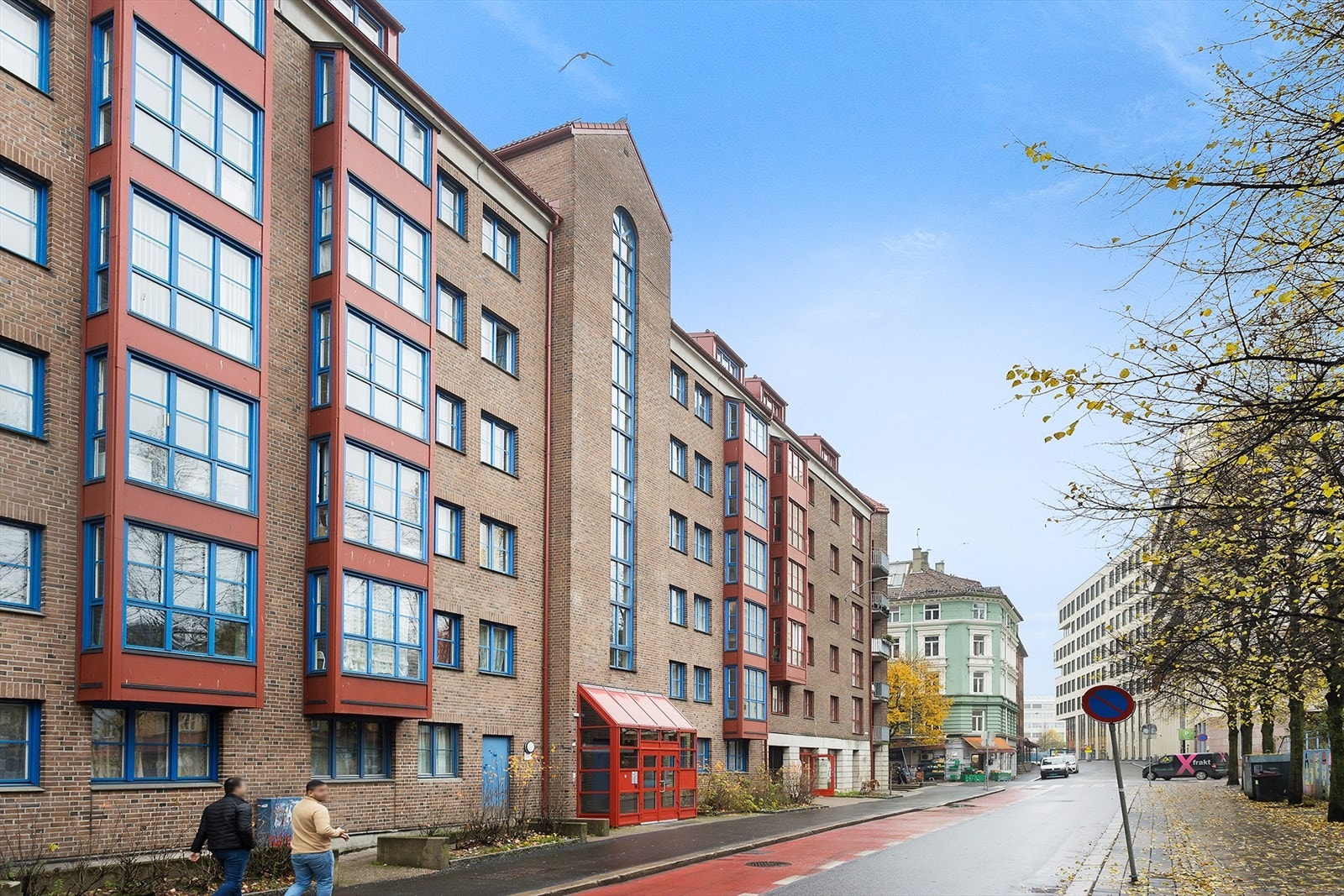 Leiligheten ligger i et attraktivt område med gangavstand til yrende byliv, frodige parker, kollektivtilbud og skoler. Galleribilde