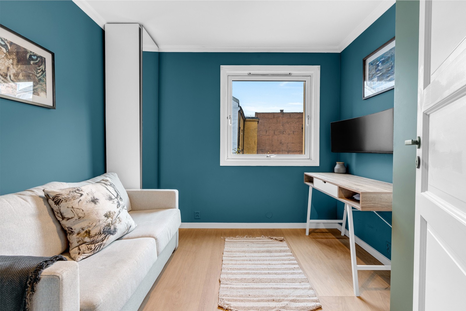Det andre soverommet har god plass til seng, nattbord, kontorpult og øvrig møblement. Galleribilde