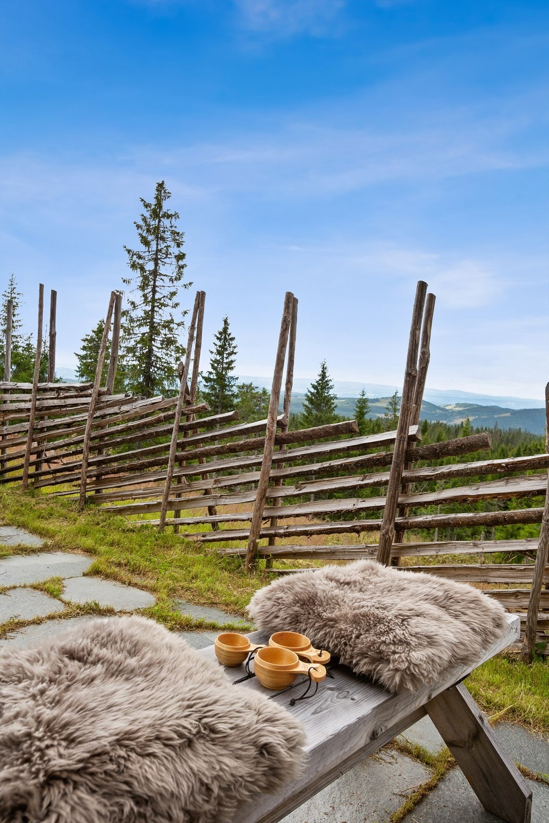 Koselig uteplass - her ligger alt til rette for late dager på hytta! Galleribilde
