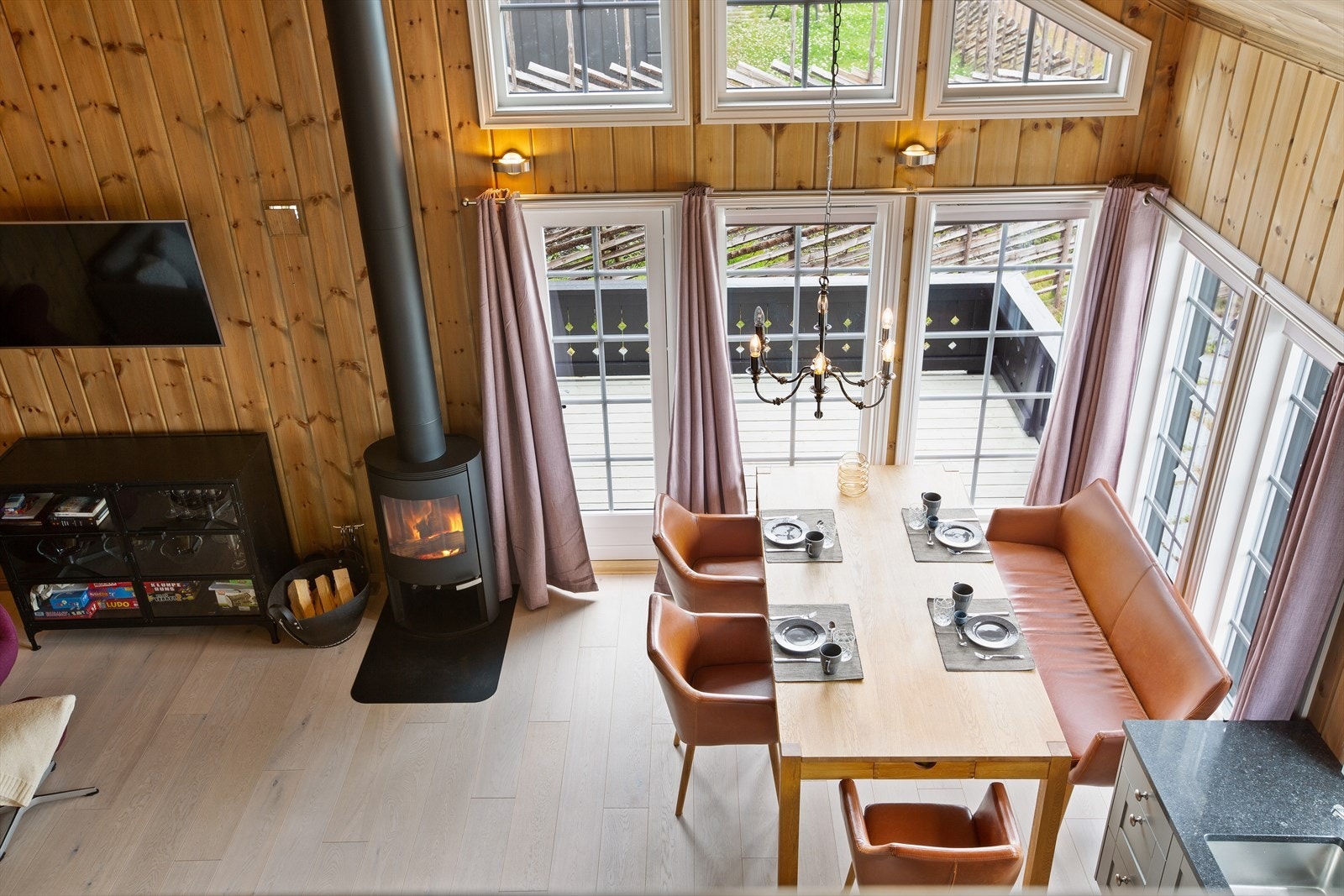 Stuen kan by på en god atmosfære og svært god takhøyde. Galleribilde