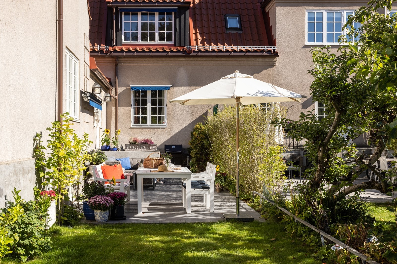 I Hagebyen bor du rolig og tilbaketrukket i en idyllisk, grønn oase. Galleribilde