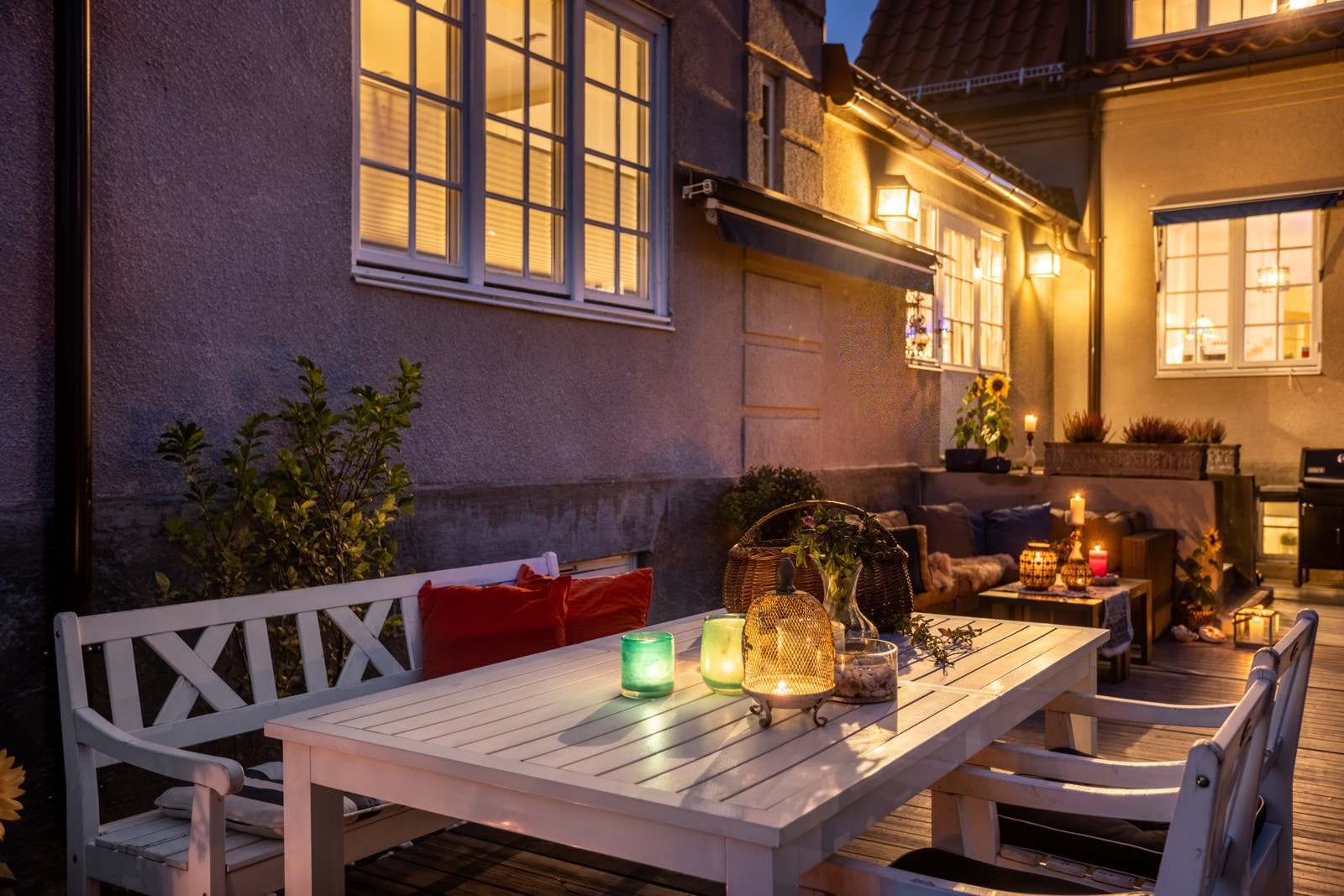 Boligen ligger i et svært rolig og trygt nabolag, med barnefamilier og hyggelige naboer omkring. Galleribilde