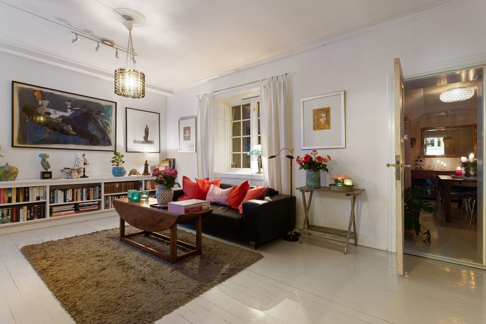 Boligens ulike oppholdssoner gjør at boligen egner seg godt flere ulike livsfaser. Galleribilde