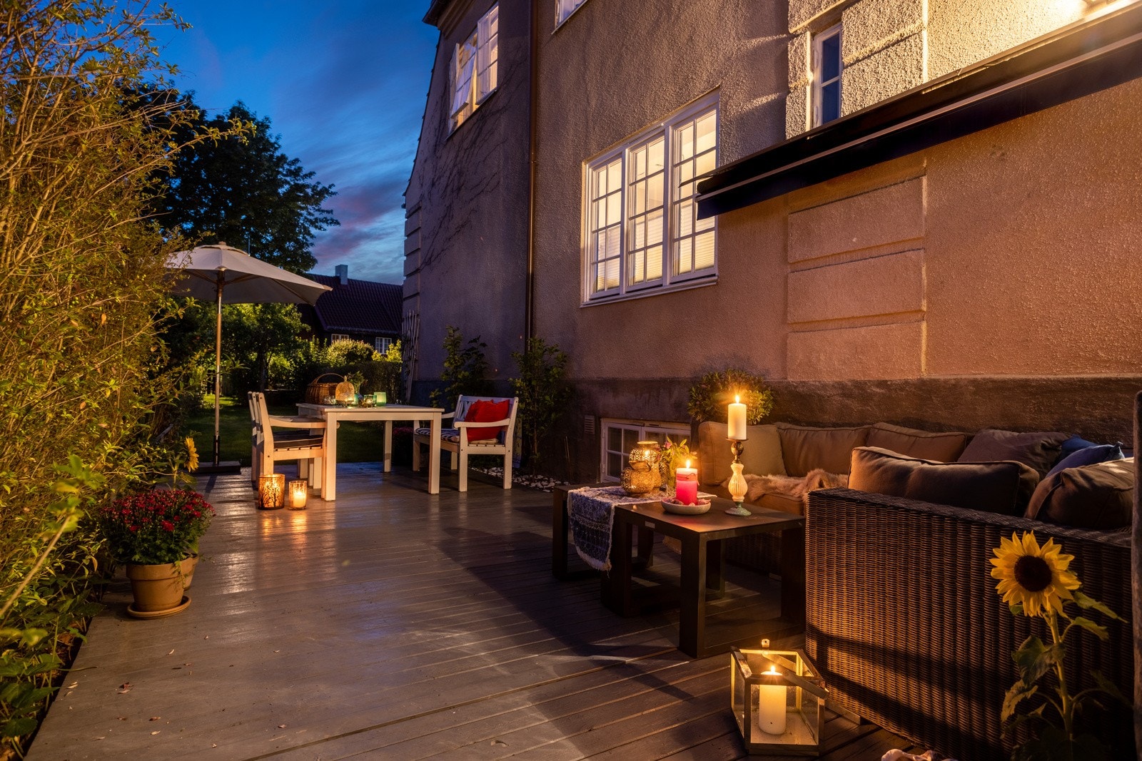 Hageparsellen har flere hyggelige og opparbeide soner med sitteplasser og boltreplass for hele familien. Galleribilde