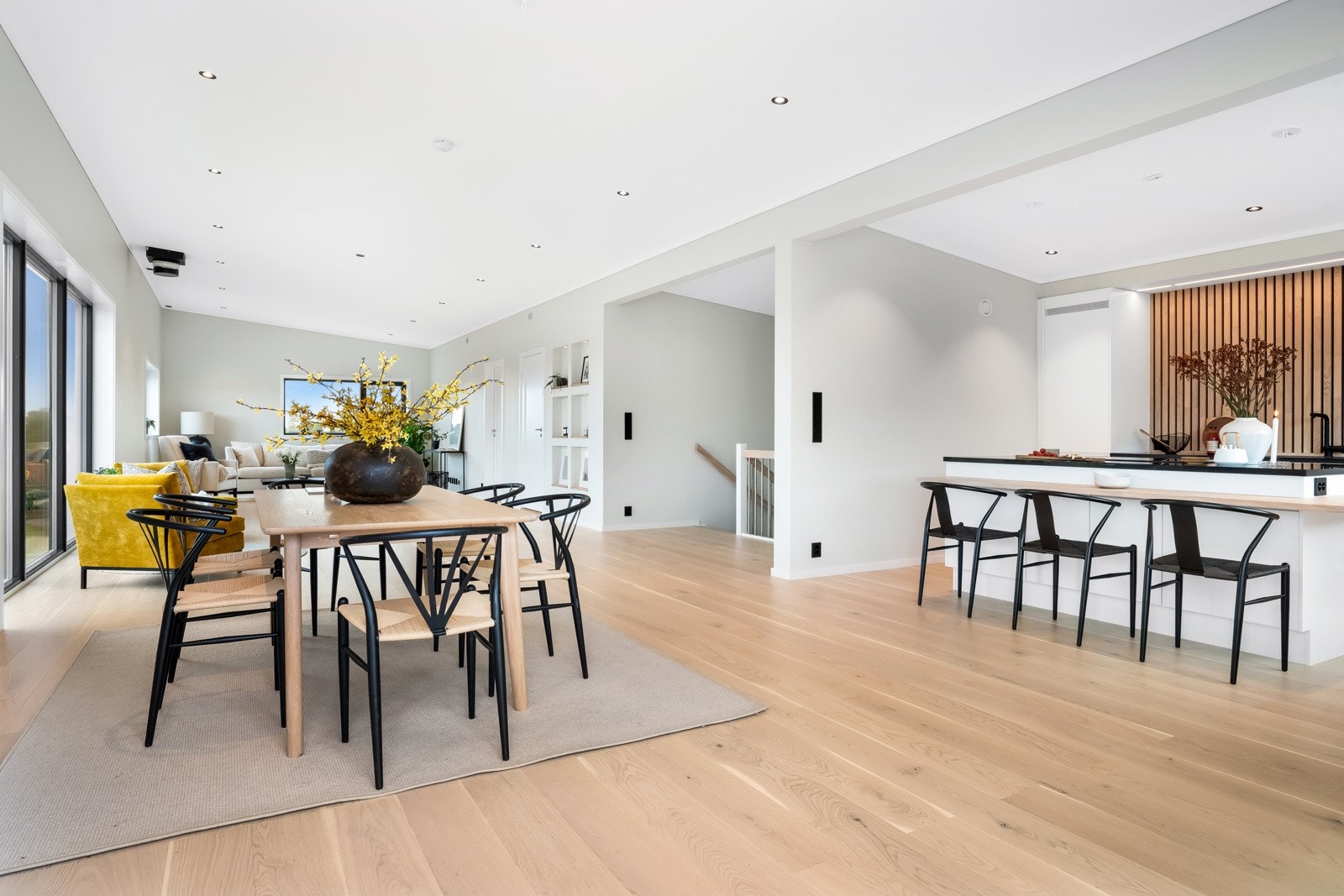 Hele 2.etg har fantastiske lysforhold. Galleribilde