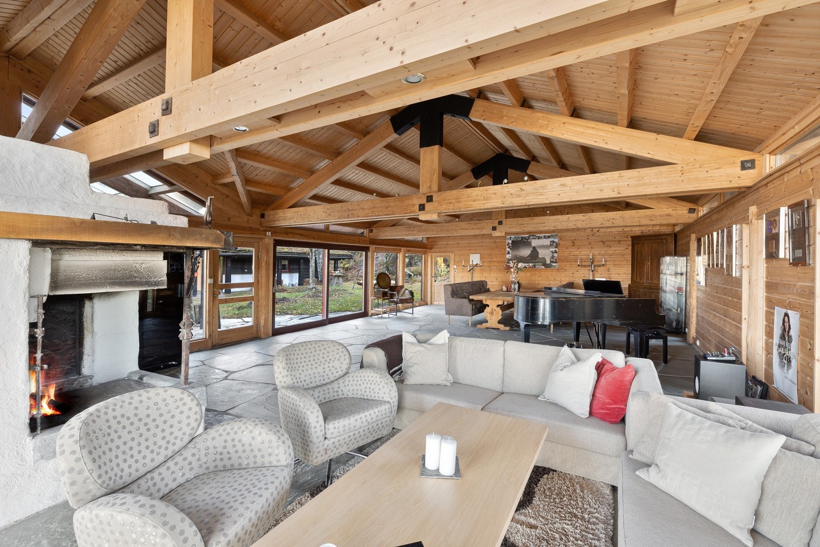 Bygget egner seg utmerket til konserter, foredrag eller bryllup, konfirmasjon eller lignende Galleribilde