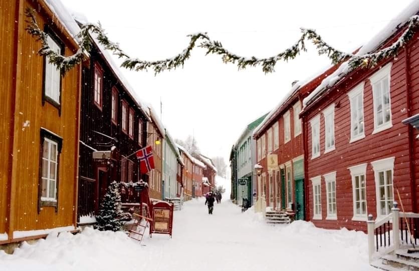Røros. I denne gaten har Femundløpet startet i mange år. Galleribilde