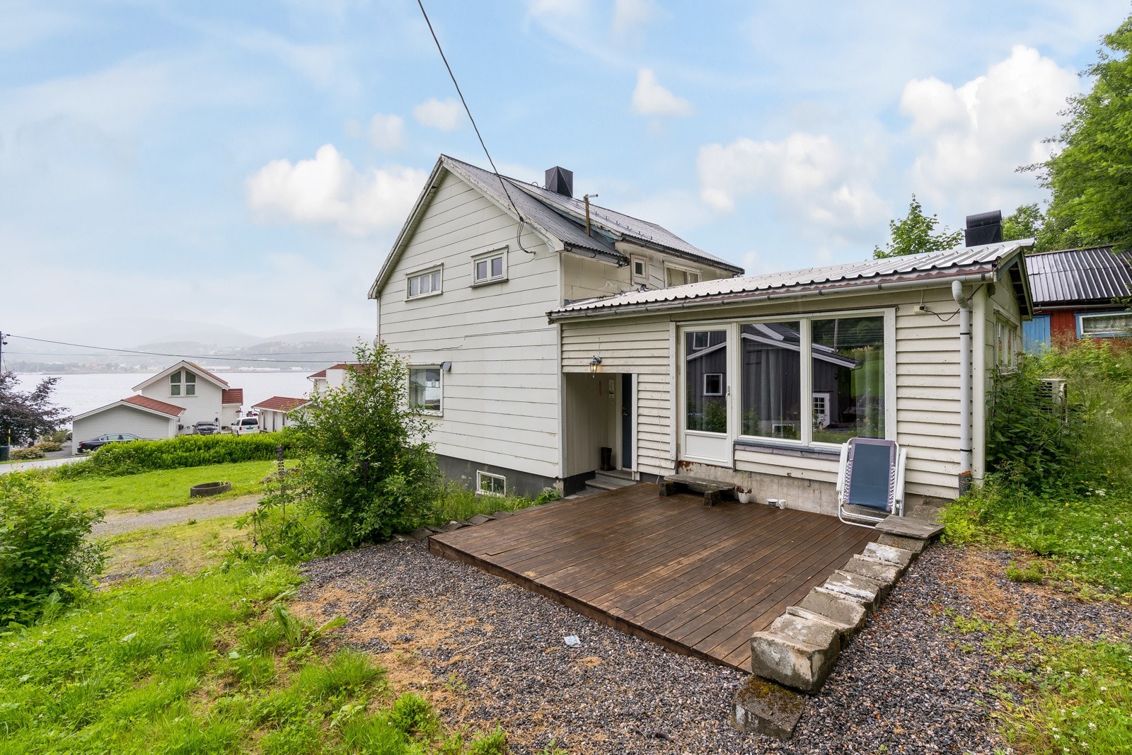Terrassen er på 15 kvm og har utgang fra stuen. Galleribilde