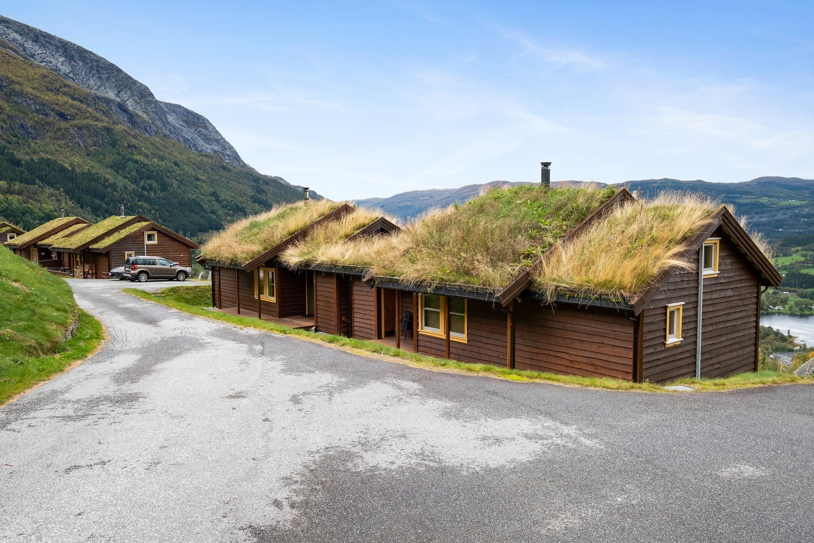 Fast parkeringsplass like ved bygget Galleribilde