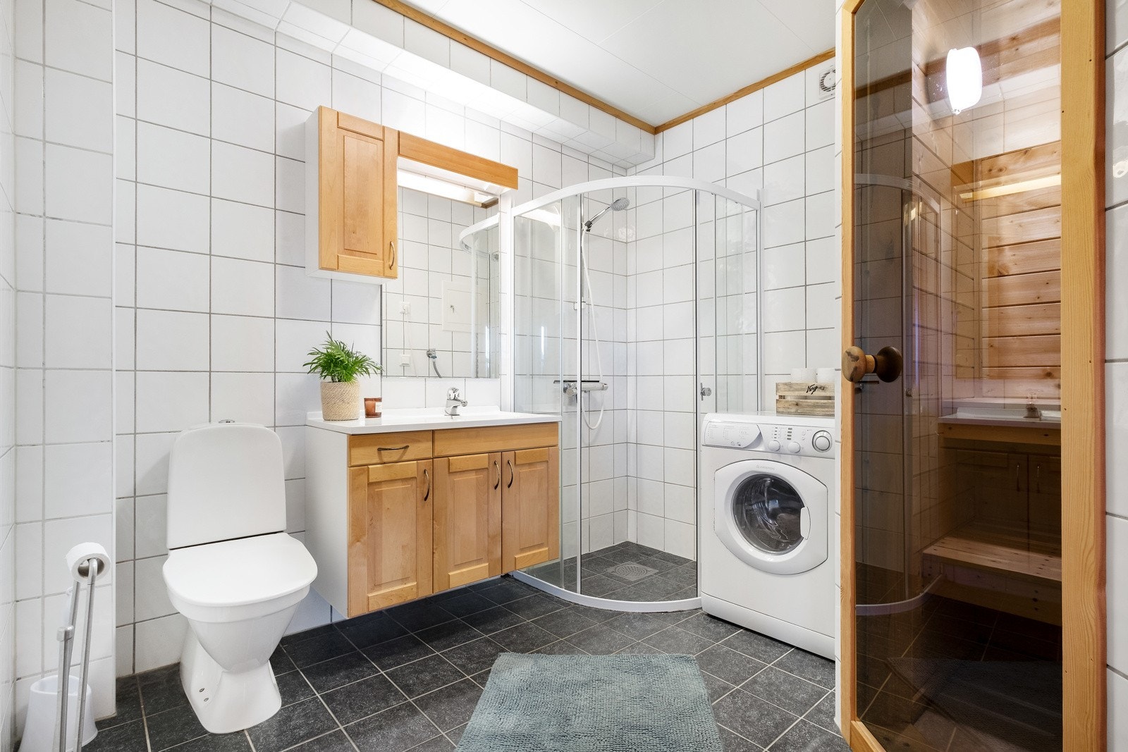 Flislagt bad med badstue Galleribilde