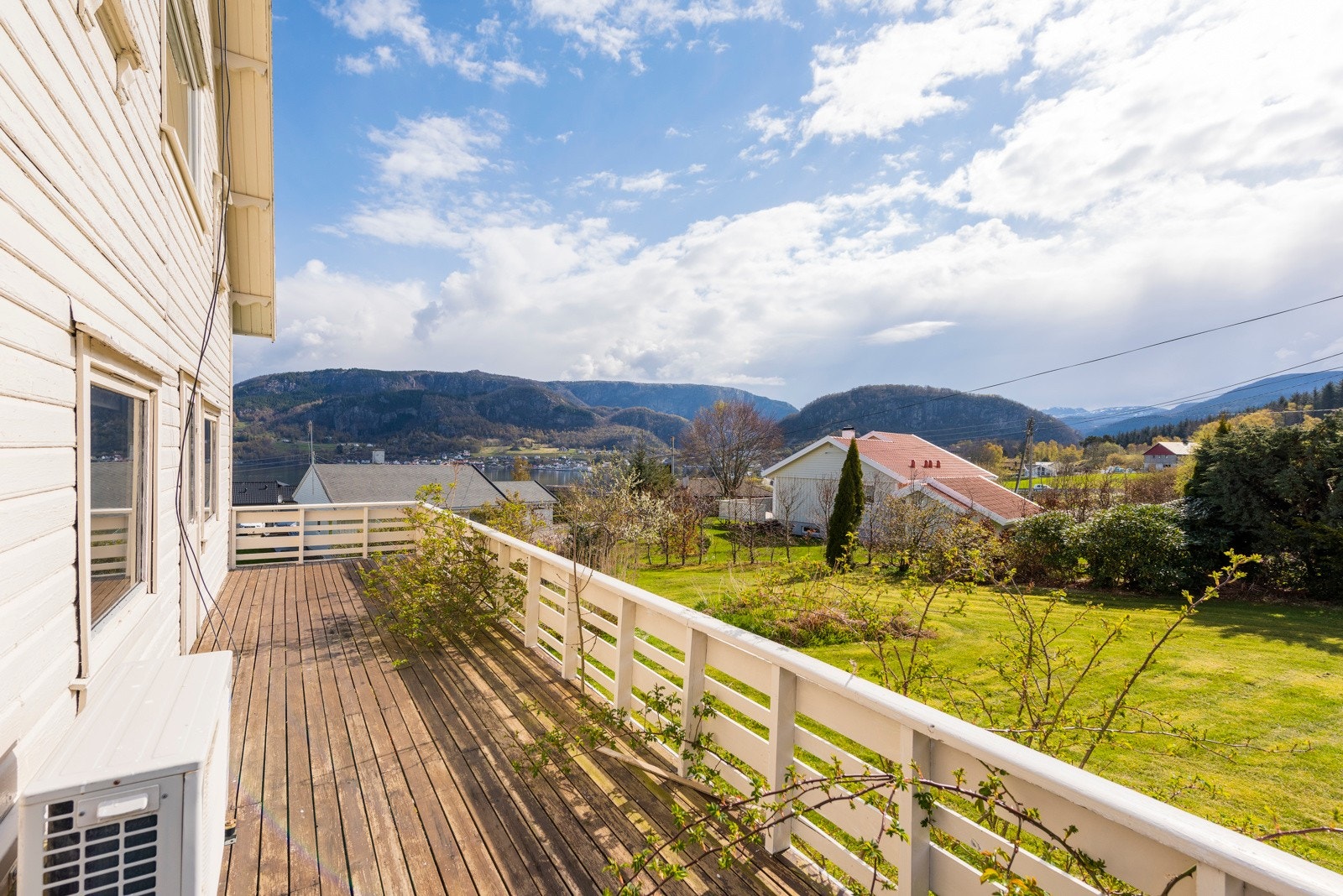 Kjekk og solrik terrasse Galleribilde
