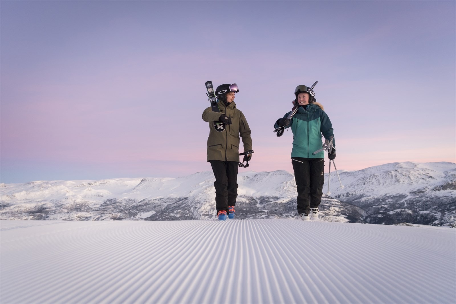 Landemerket i Hemsedal, Hemsedal skisenter. Hvor fantastisk er det ikke å kunne nyte et par turer i bakken før og etter jobb, hvor du kan oppleve å ha skianlegget for deg selv.. Galleribilde