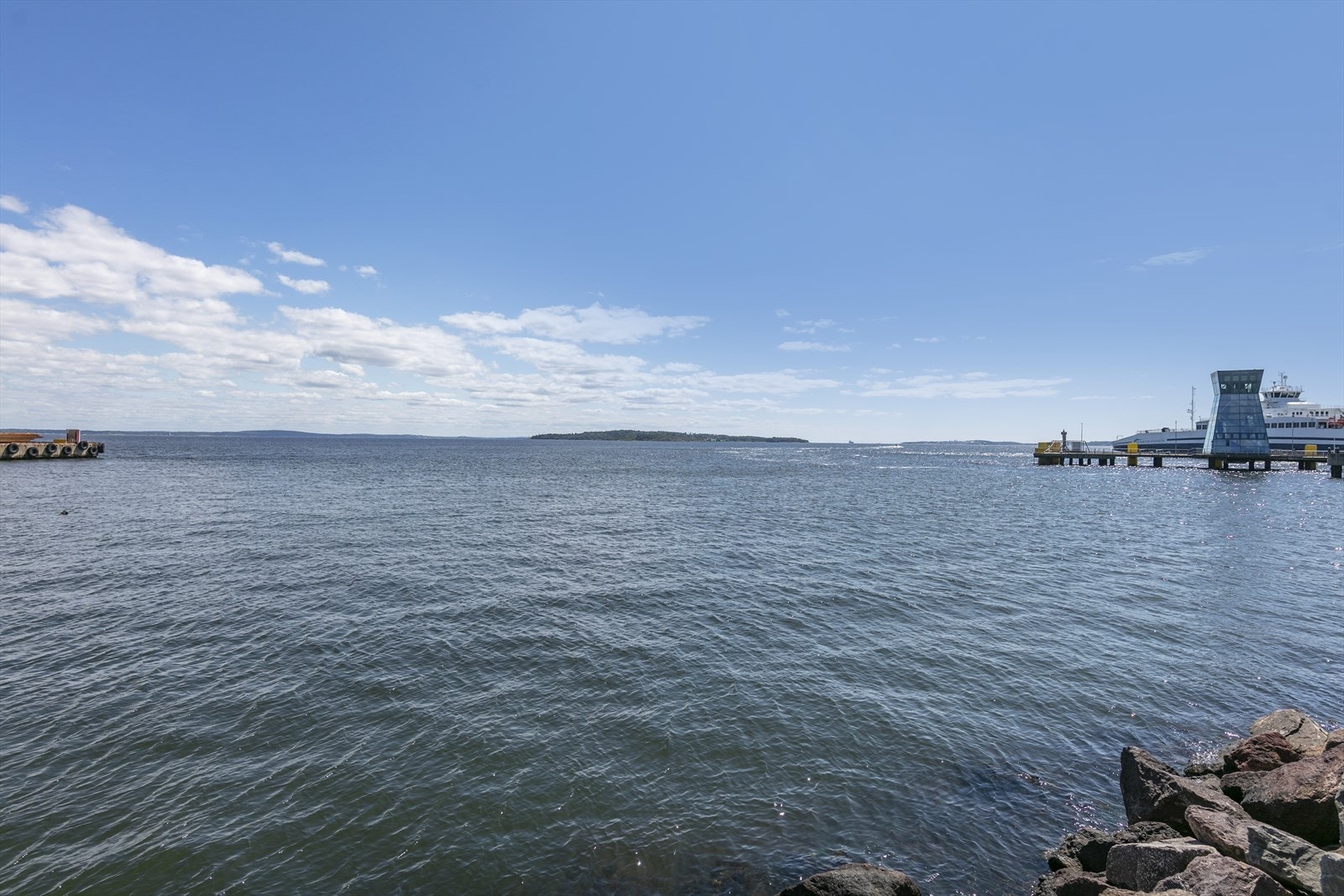 Fergeforbindelsen Horten-Moss, kjent som Bastøfergen har mange avganger i timen på dagtid til/fra Horten/Moss. Perfekt for deg som pendler! Galleribilde