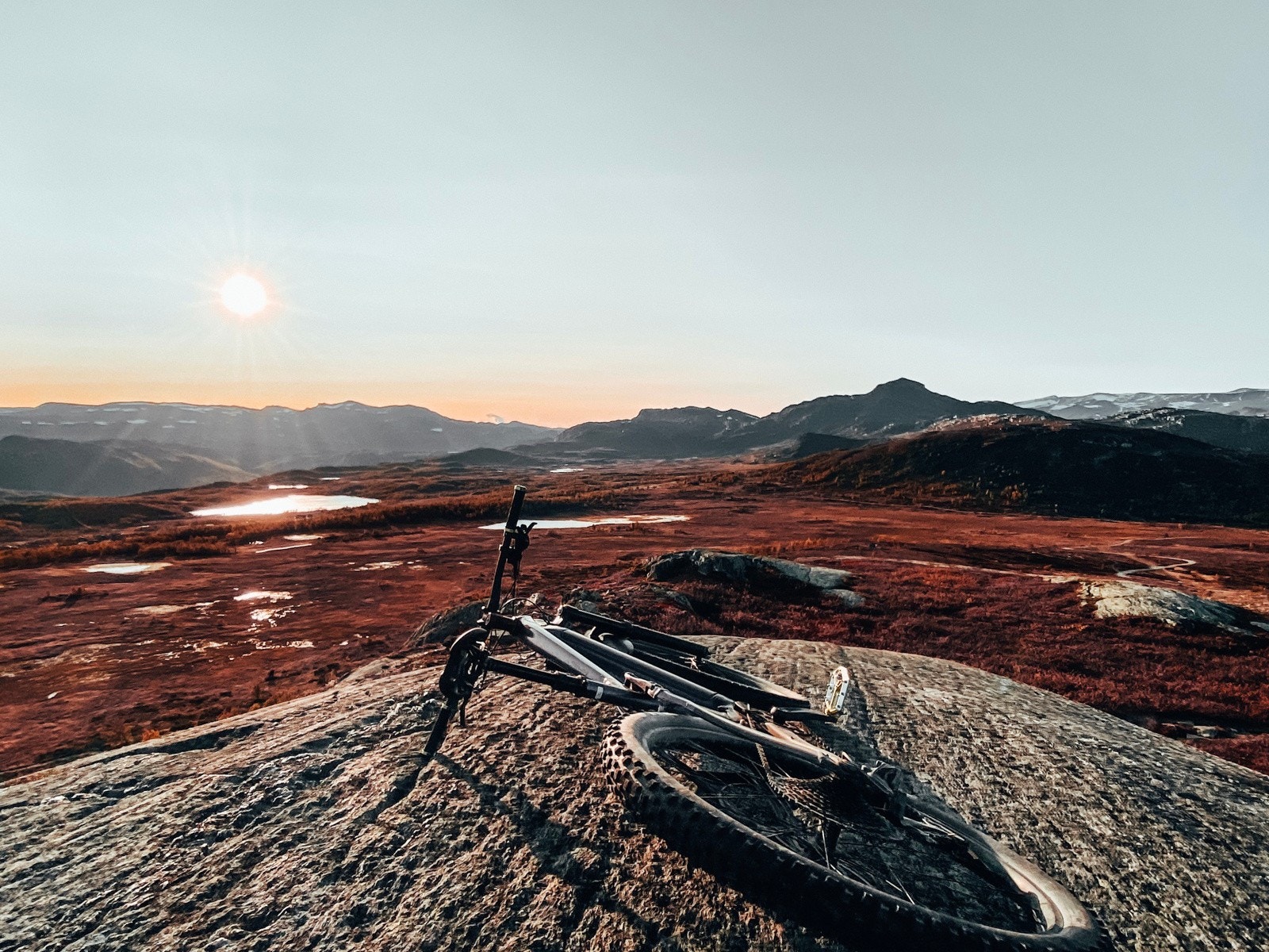 Sykkelturer er også tilrettelagt for de som ønsker dette - Mange fine stier og veier Galleribilde