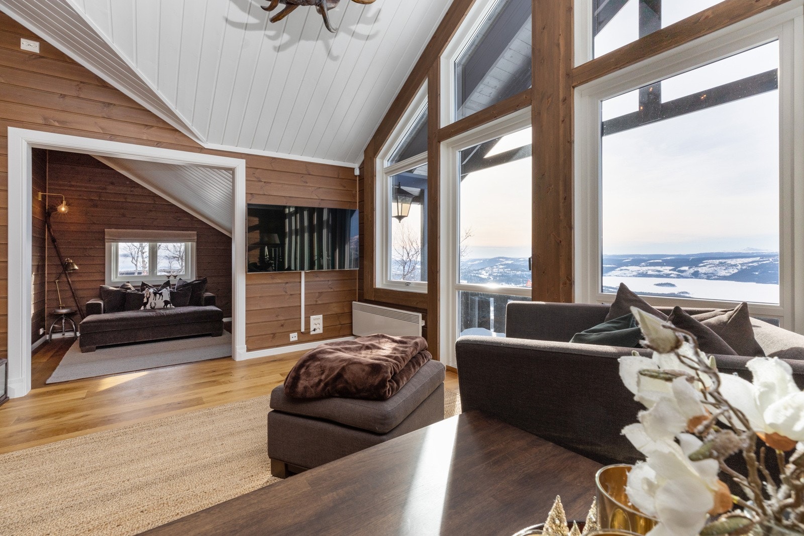 Åpen løsning inn til neste stue/alkove Galleribilde