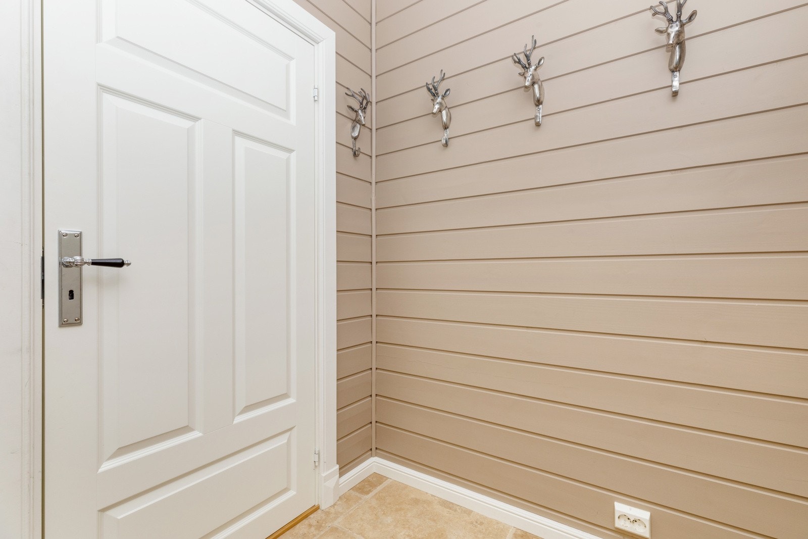 Knagger i entré Galleribilde