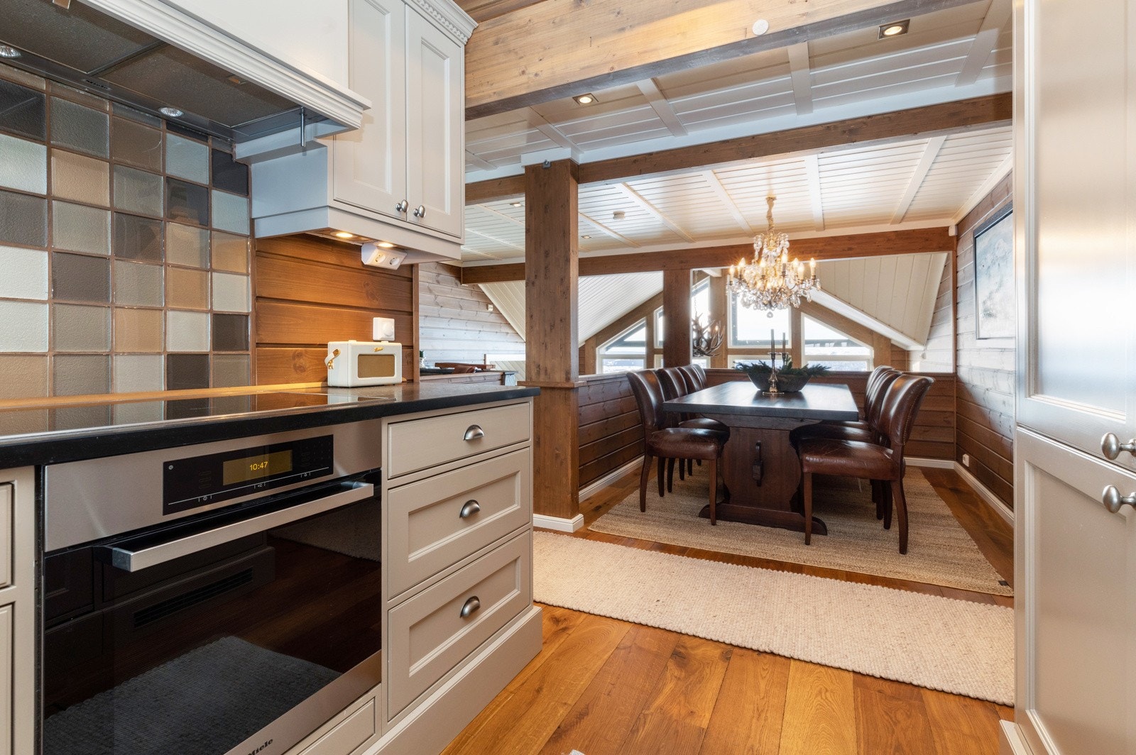 Kjøkken i tilknytning til spisestuen Galleribilde