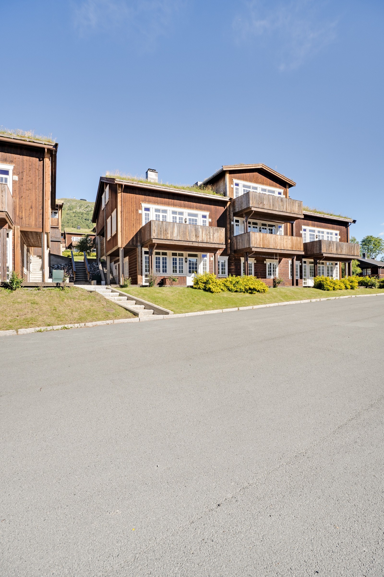 Her er det bare å spenne på seg skiene utenfor leiligheten å kjøre ned til skiheisen. Galleribilde