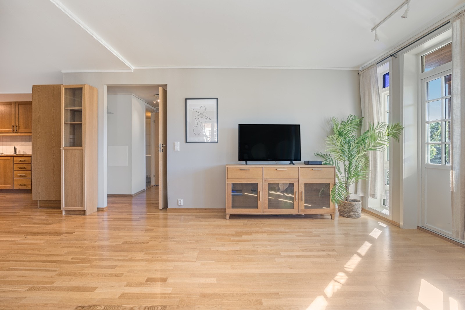 De nøytrale fargevalgene gjør det enkelt å sette sitt eget preg på interiøret. Galleribilde