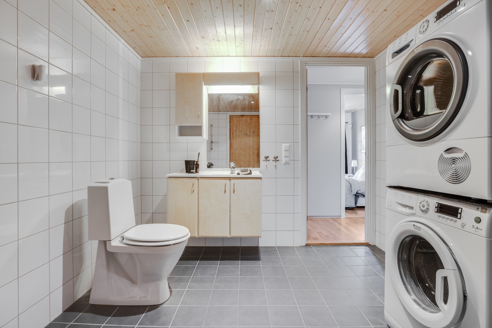 Det er også god oppbevaringsplass i skuffeseksjonen. Galleribilde