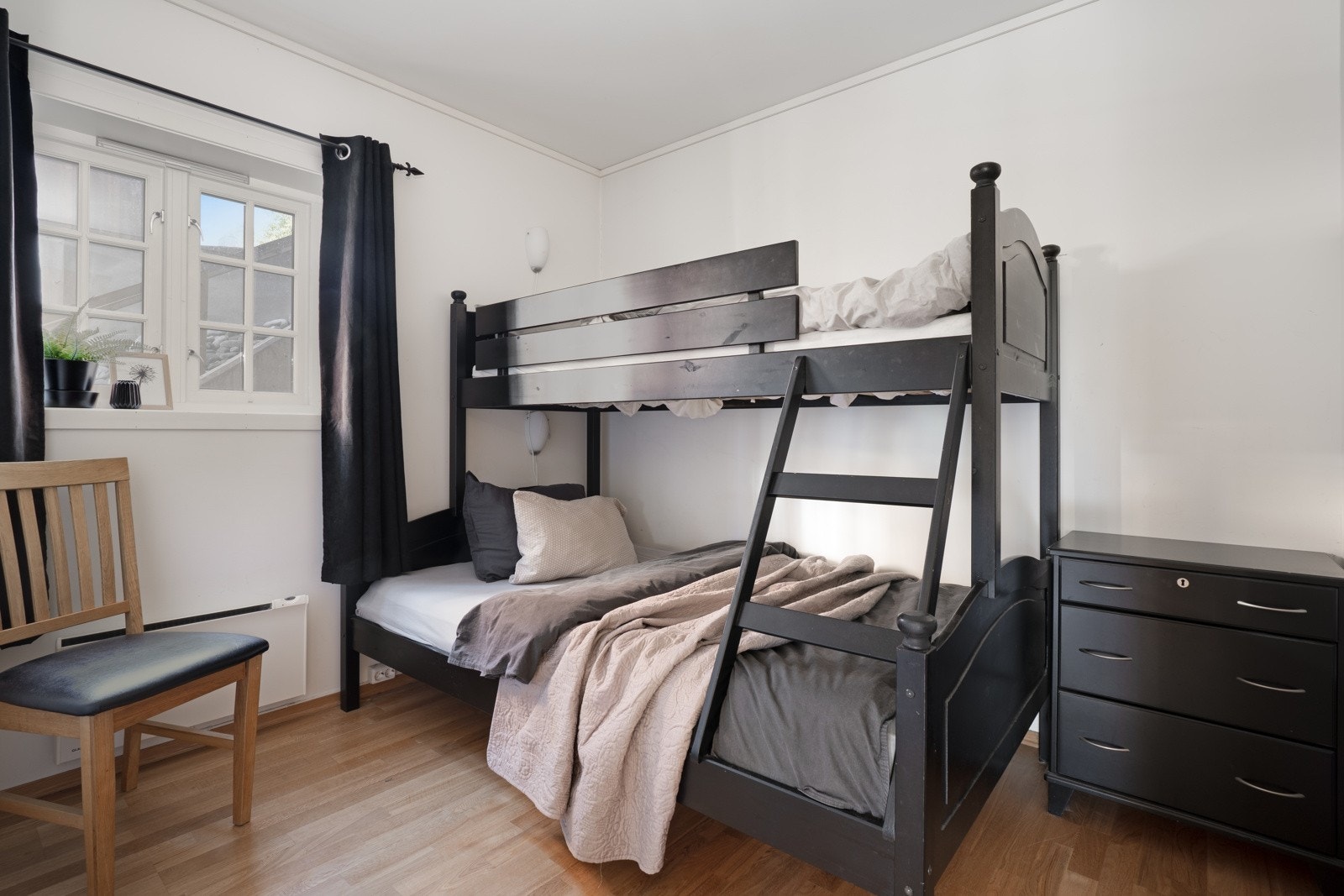 Soverommene er oppmålt til ca. 8, 7 og 6 kvm. Galleribilde