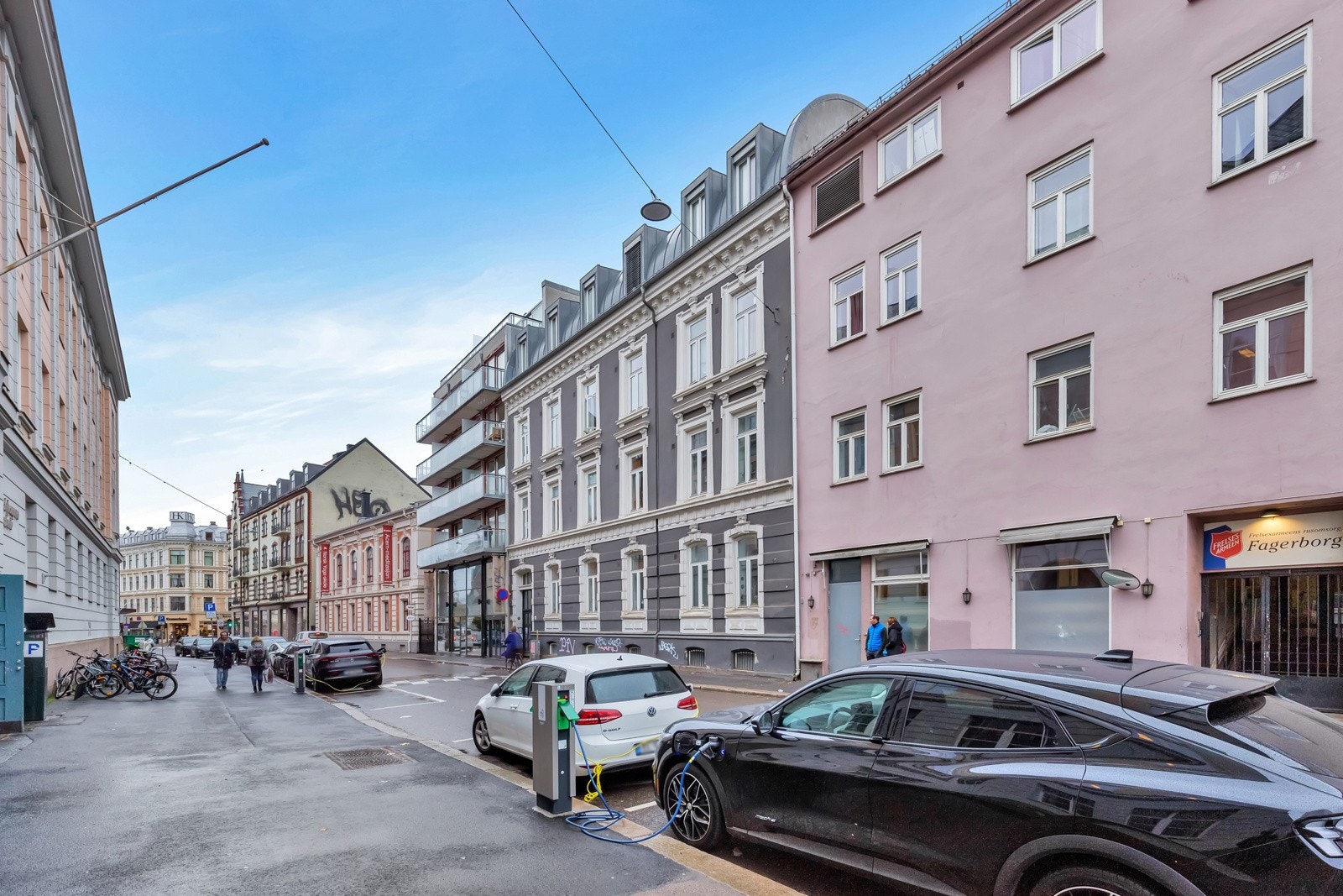 Fasaden med Bogstadveien i bakgrunnen. Galleribilde