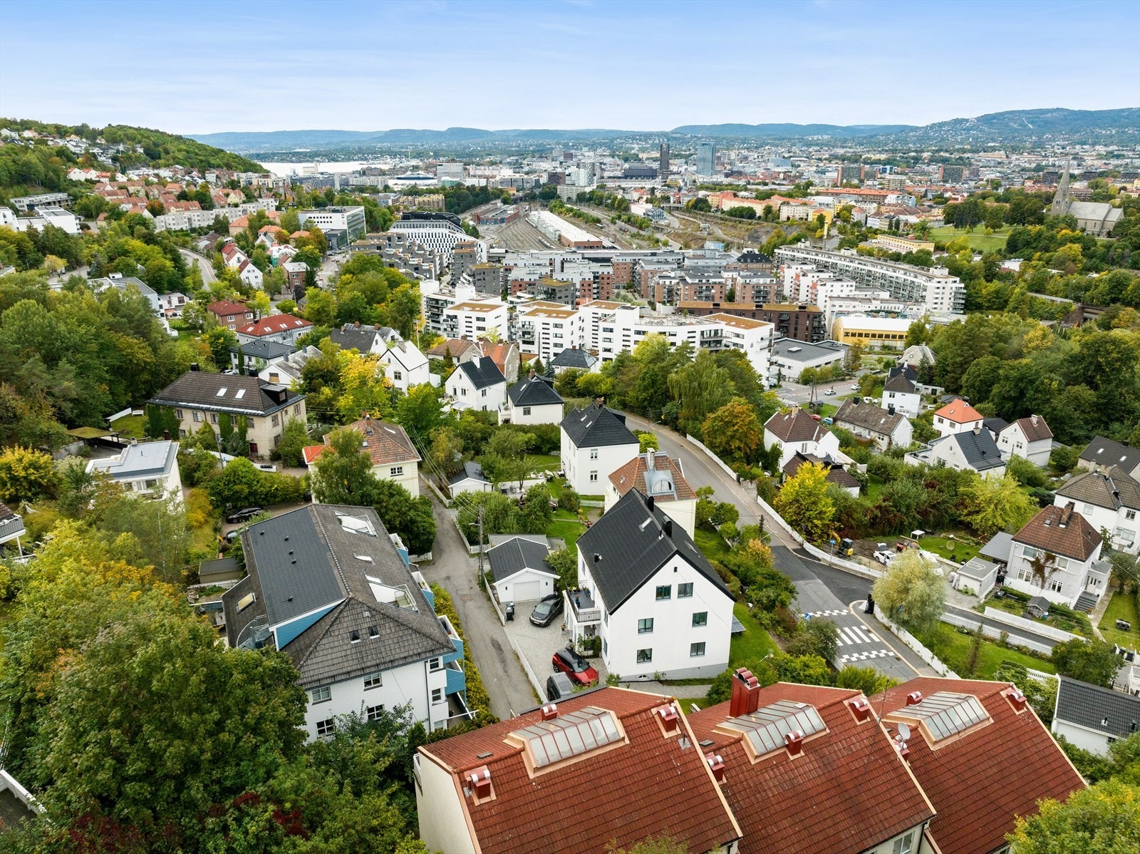 Det er utsikt over Oslo og solnedgang fra balkongen Galleribilde