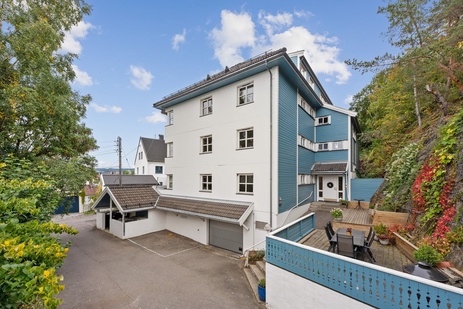 Innkjøring til garasje Galleribilde